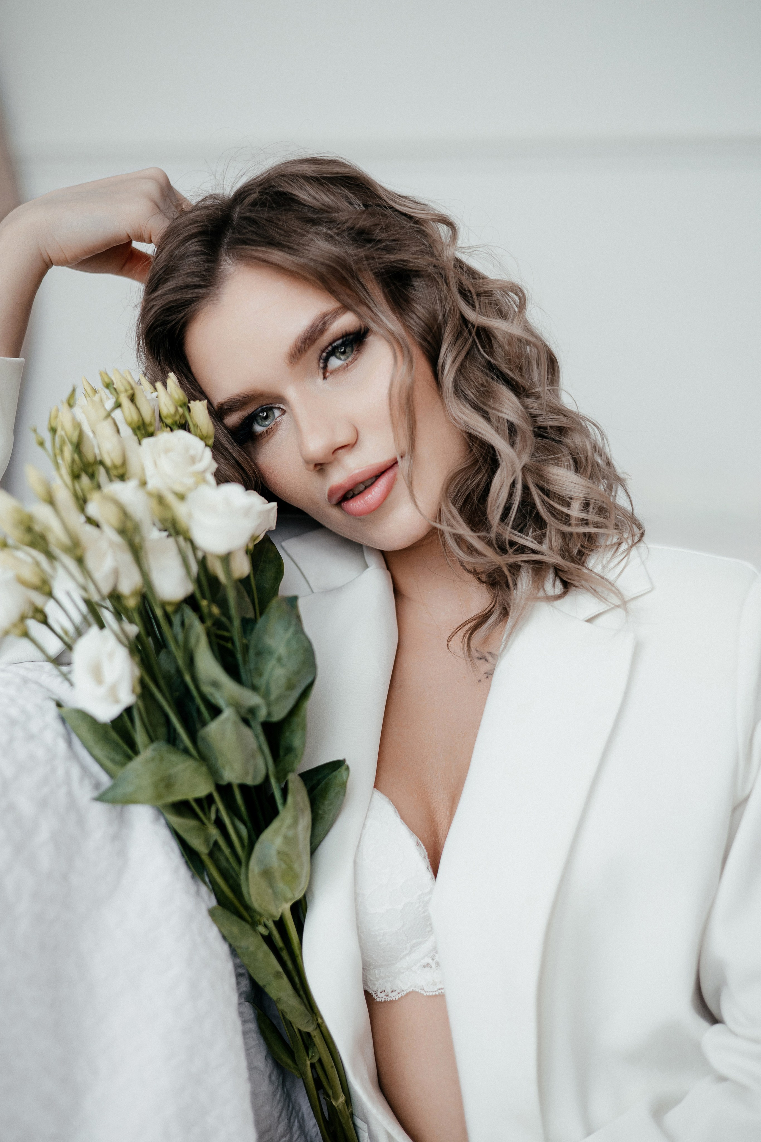 Лиза. белые цветы