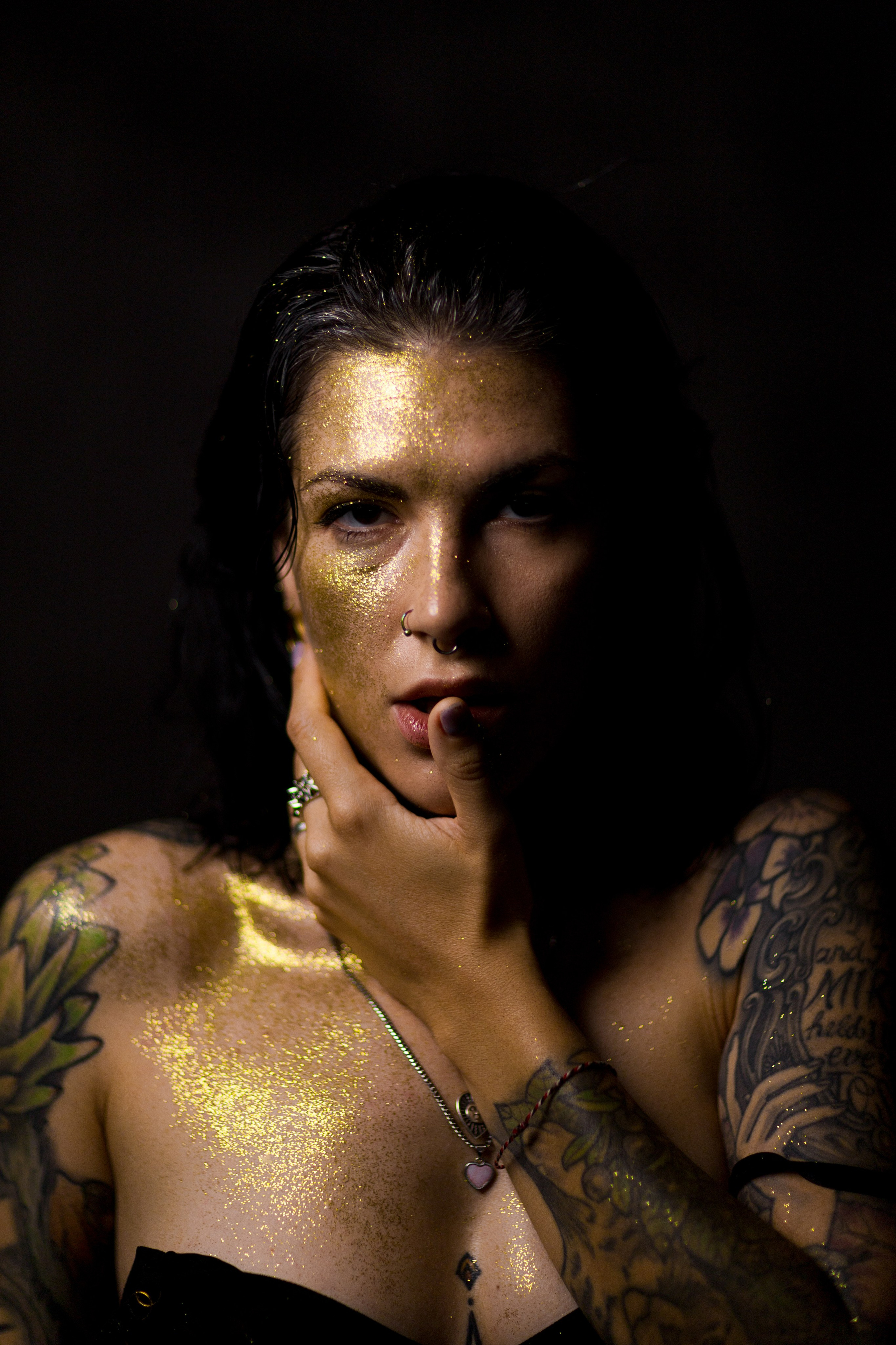 В белье. Photomantis