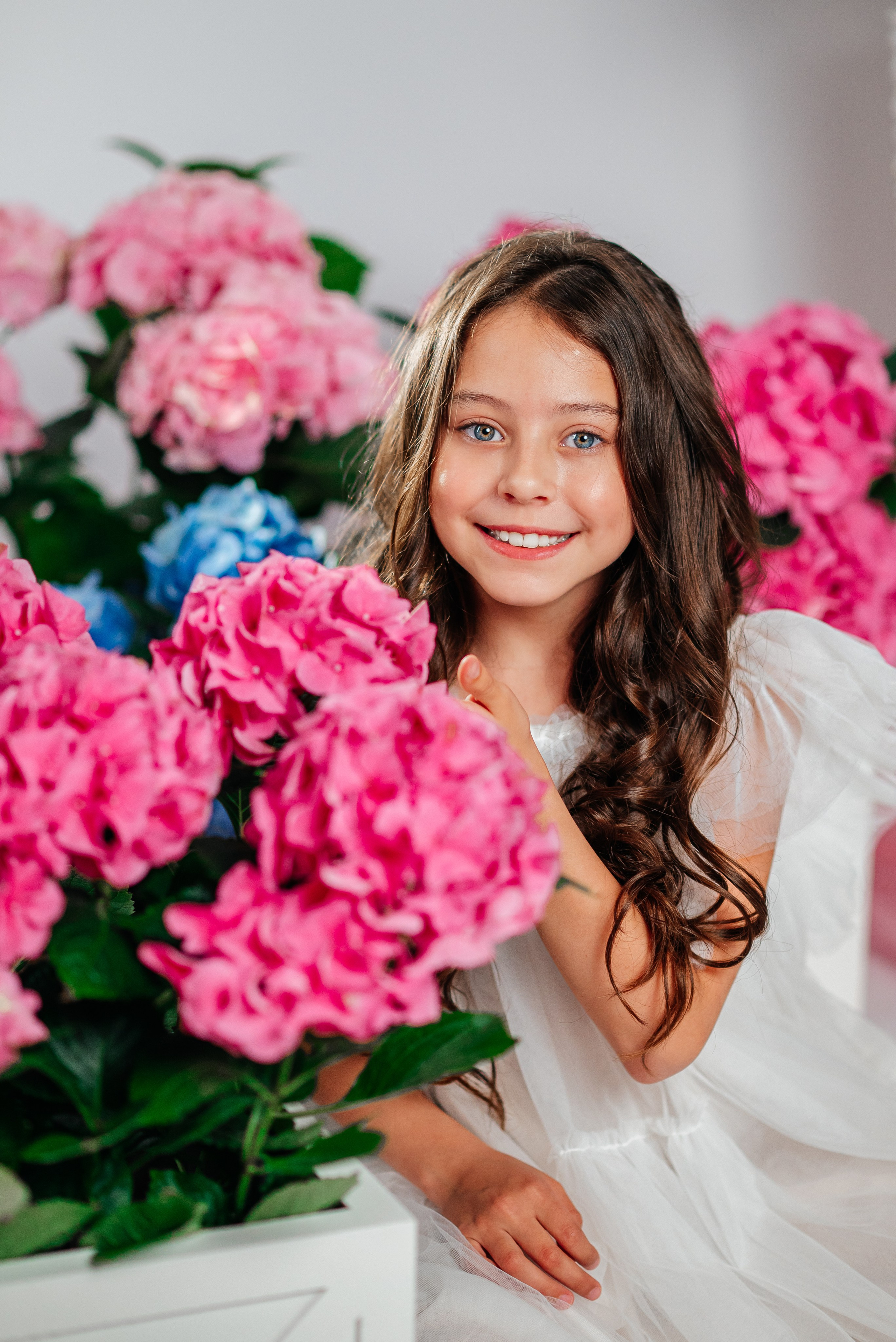 Вероника и гортензии. Семейный фотограф в Краснодаре