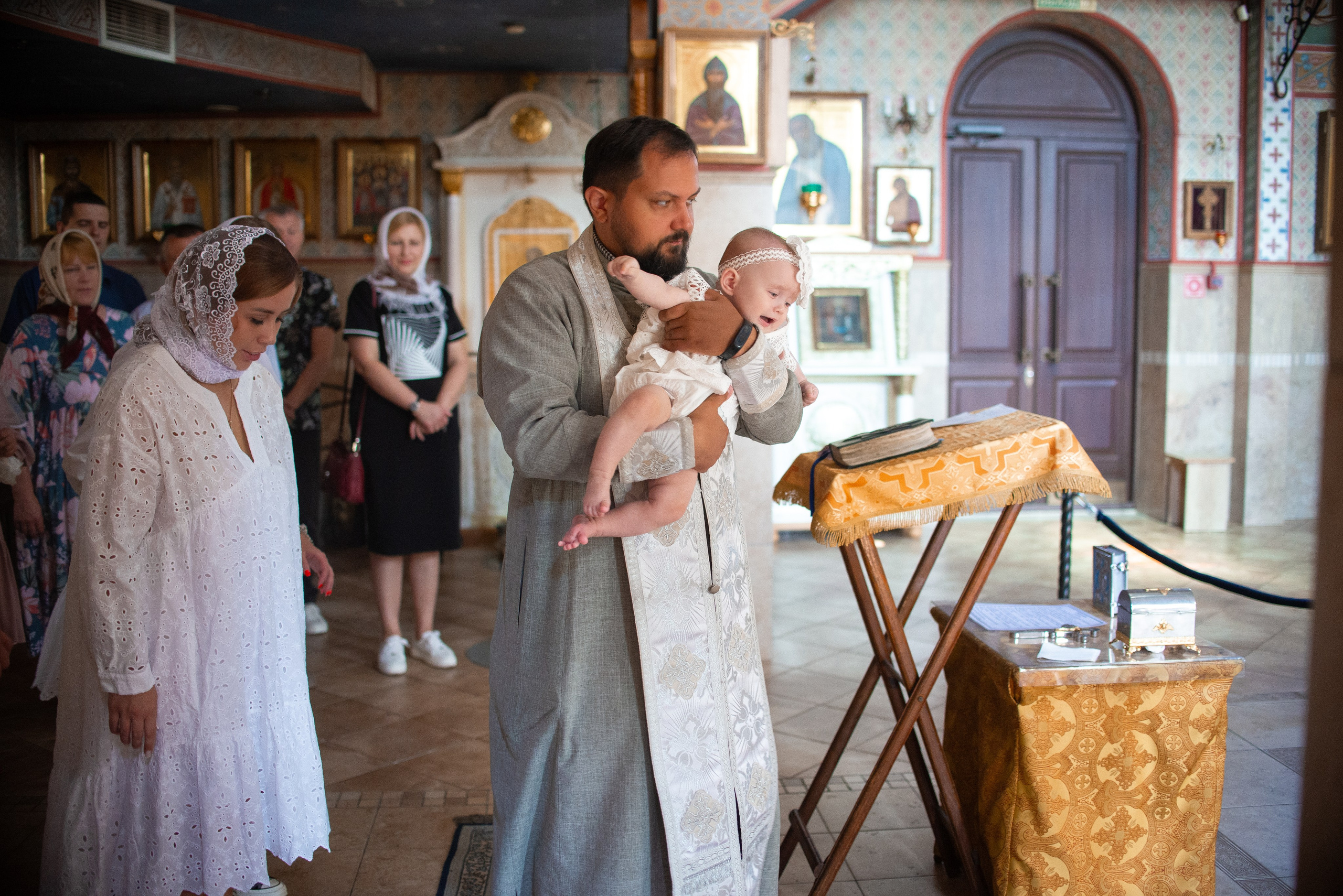 Крещение Есении в хр.Андрея Первозванного. Семейный фотограф на выписку из роддома и крещение Минск Настя Гришук