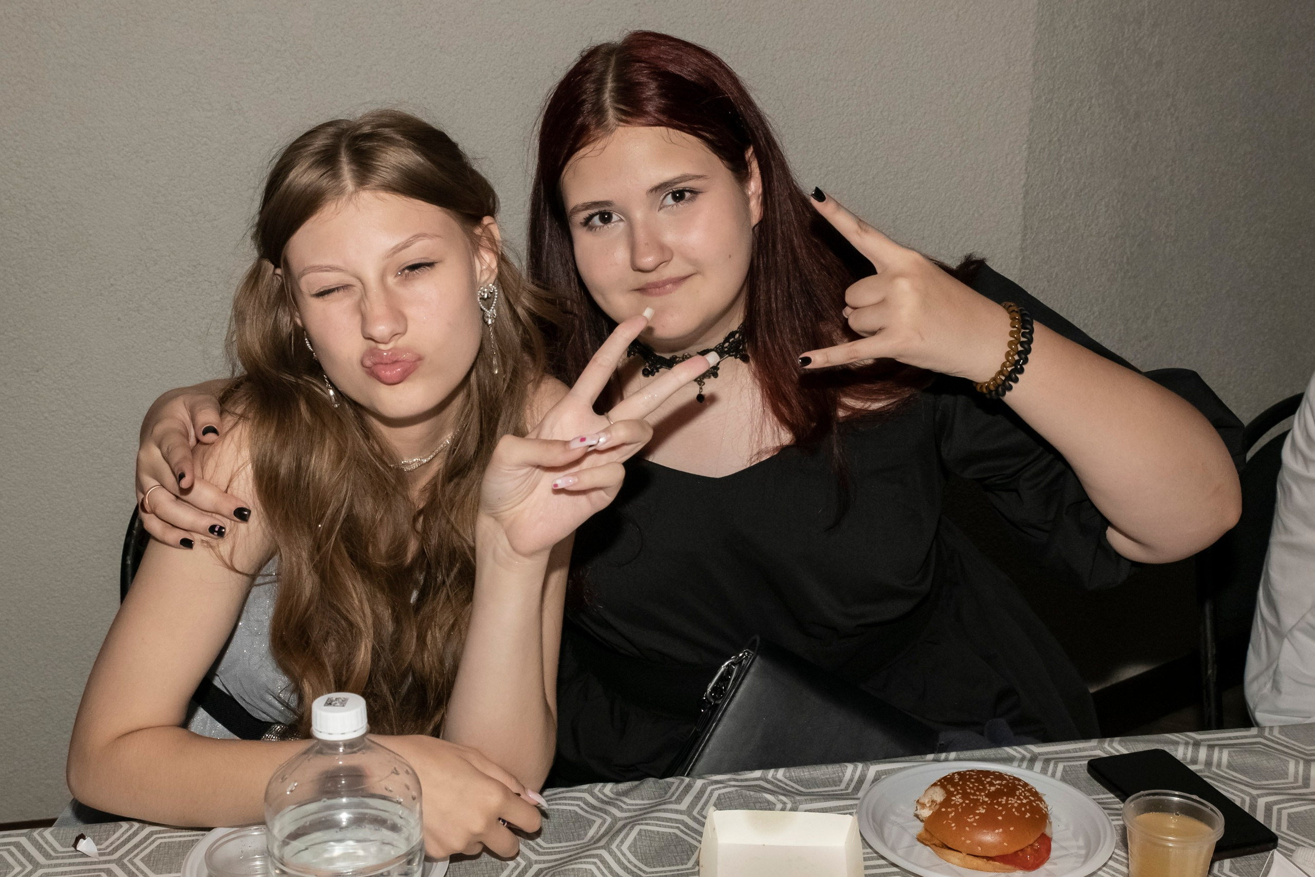 Вручение аттестатов 9В школа № 18 ДК «Октябрьский». Фотограф в Волгограде и Волжский Наталья Рылькова