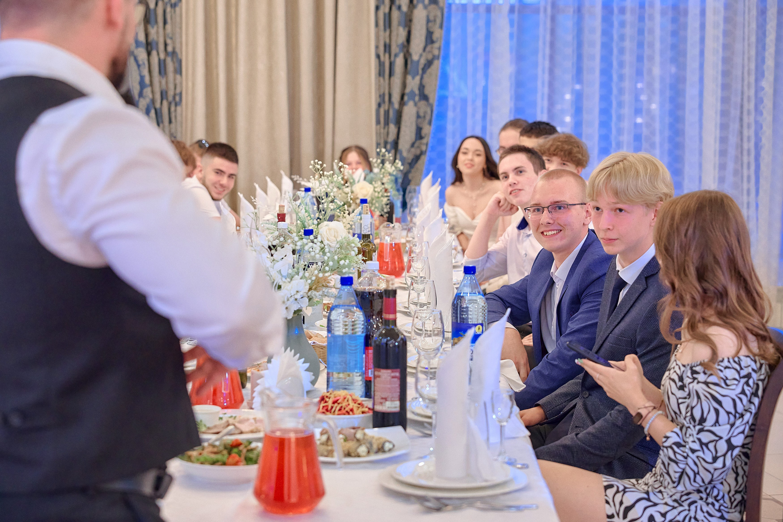 Портфолио репортажной фотосъёмки: Выпускной в ресторане «Император». Фотограф Яковлев Роман — Красноярск