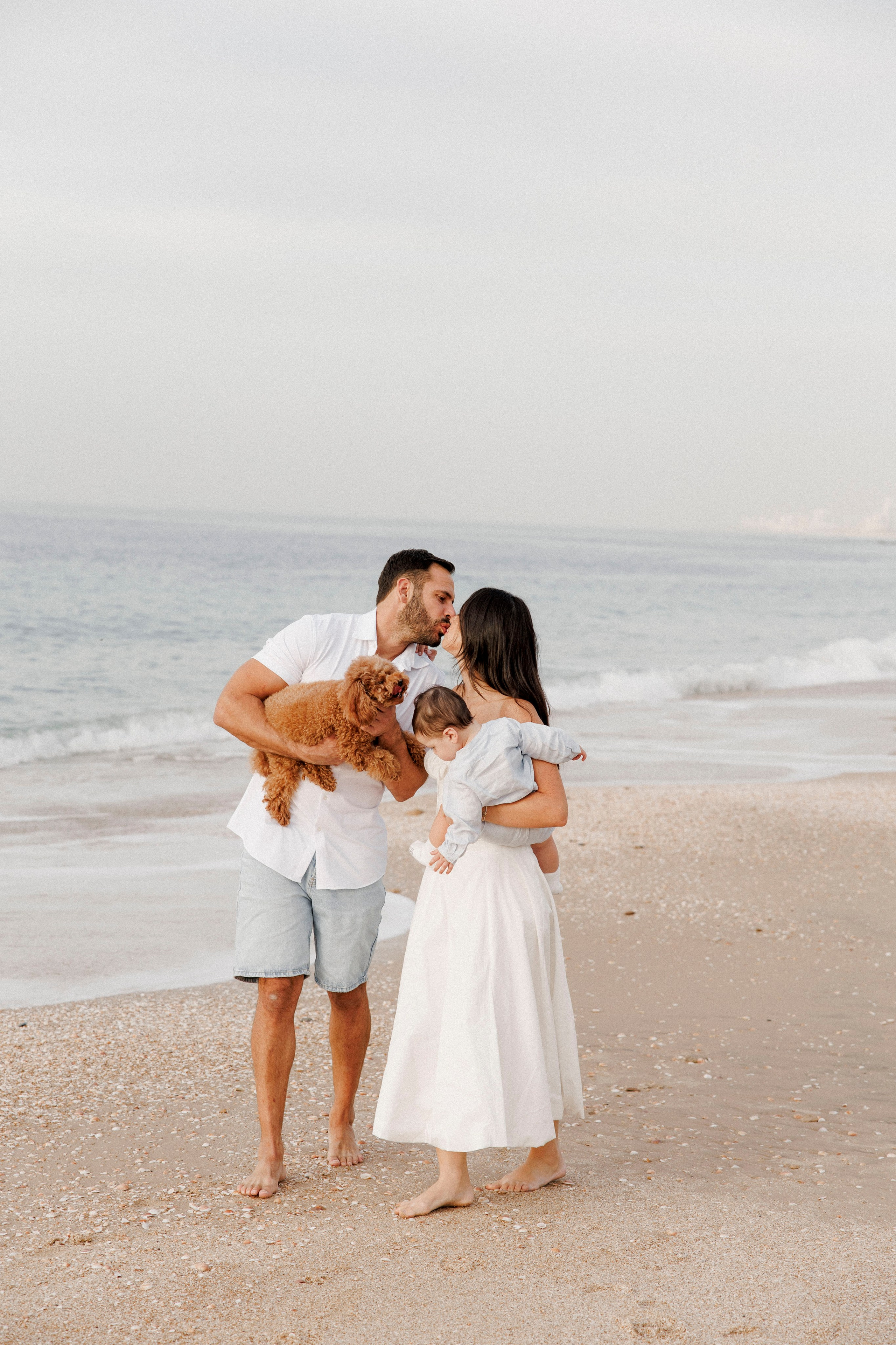 First year family photos near the sea. Главная