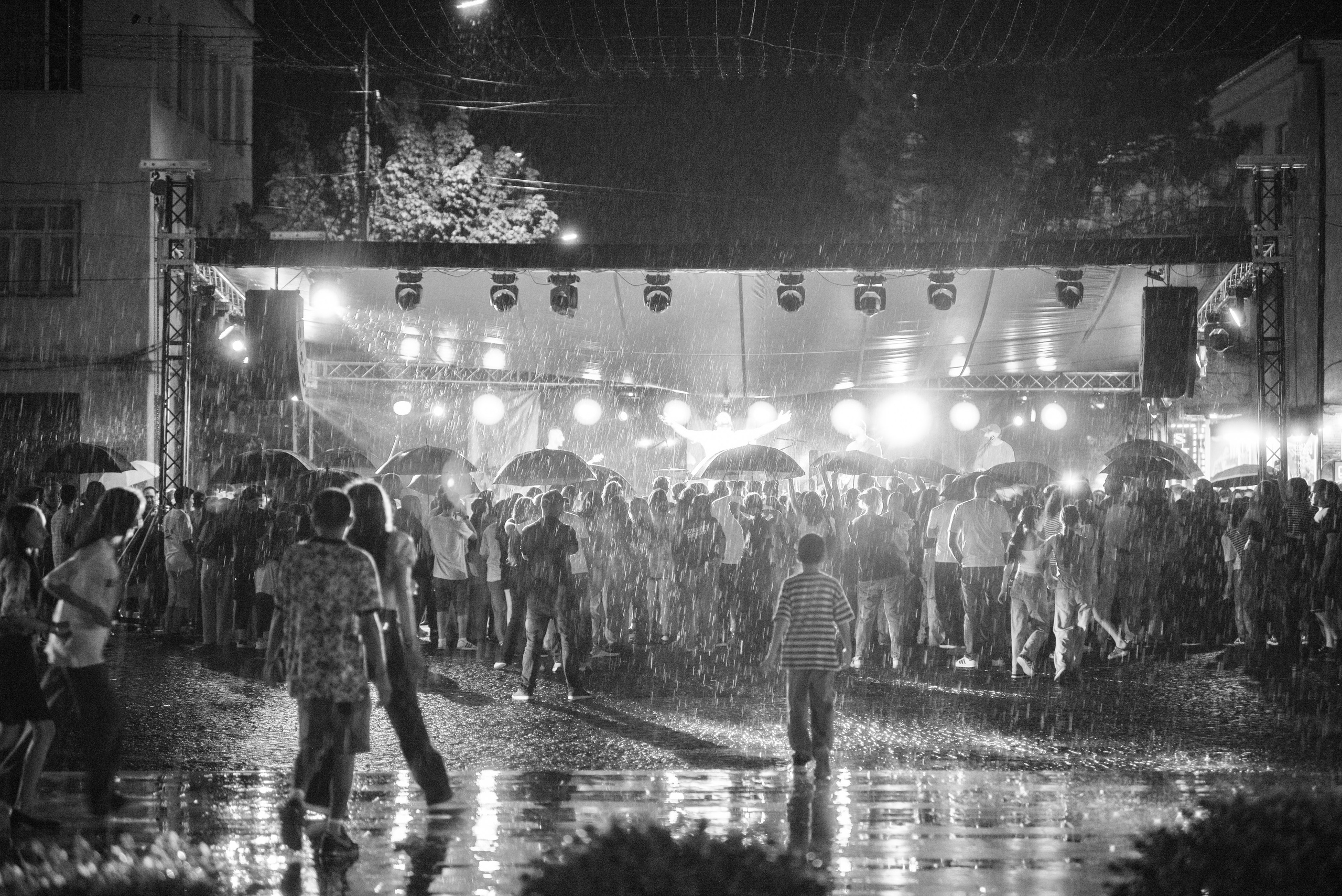 Концерт Oto Nemsadze в Сенаки. Портретный фотограф Денис Милютин