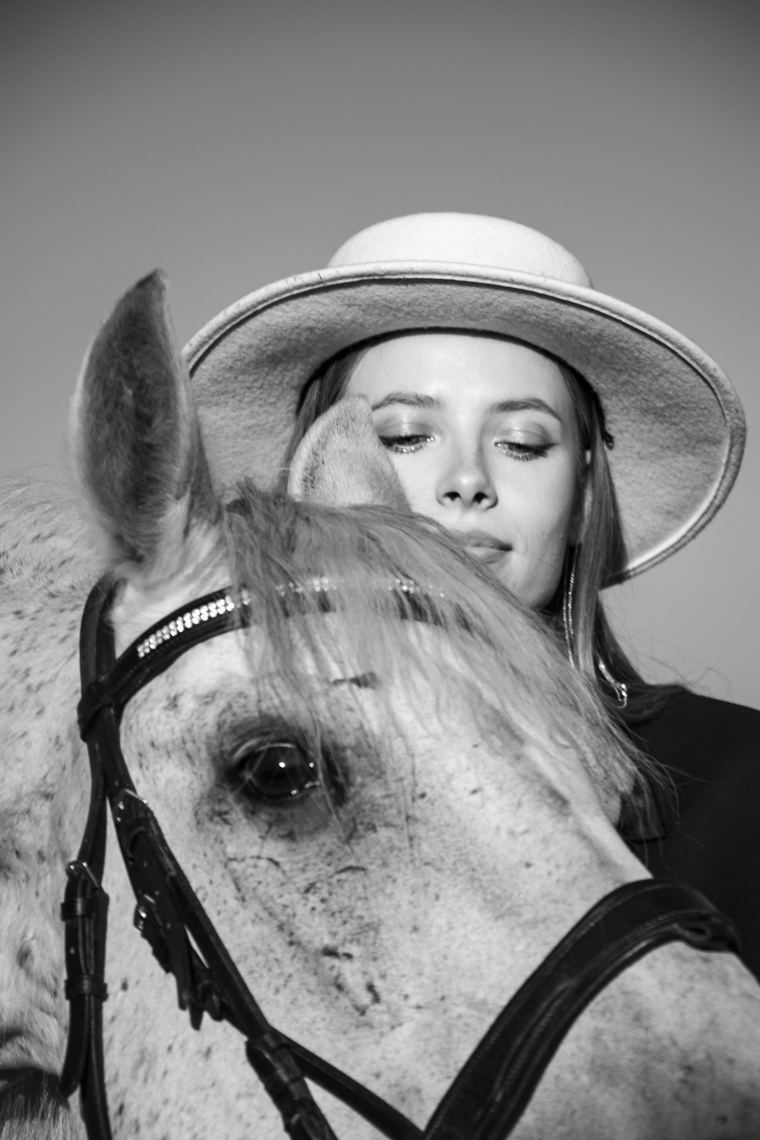 Алина Калинина и Пепел. Фотосессии с лошадьми в Москве, Новосибирске