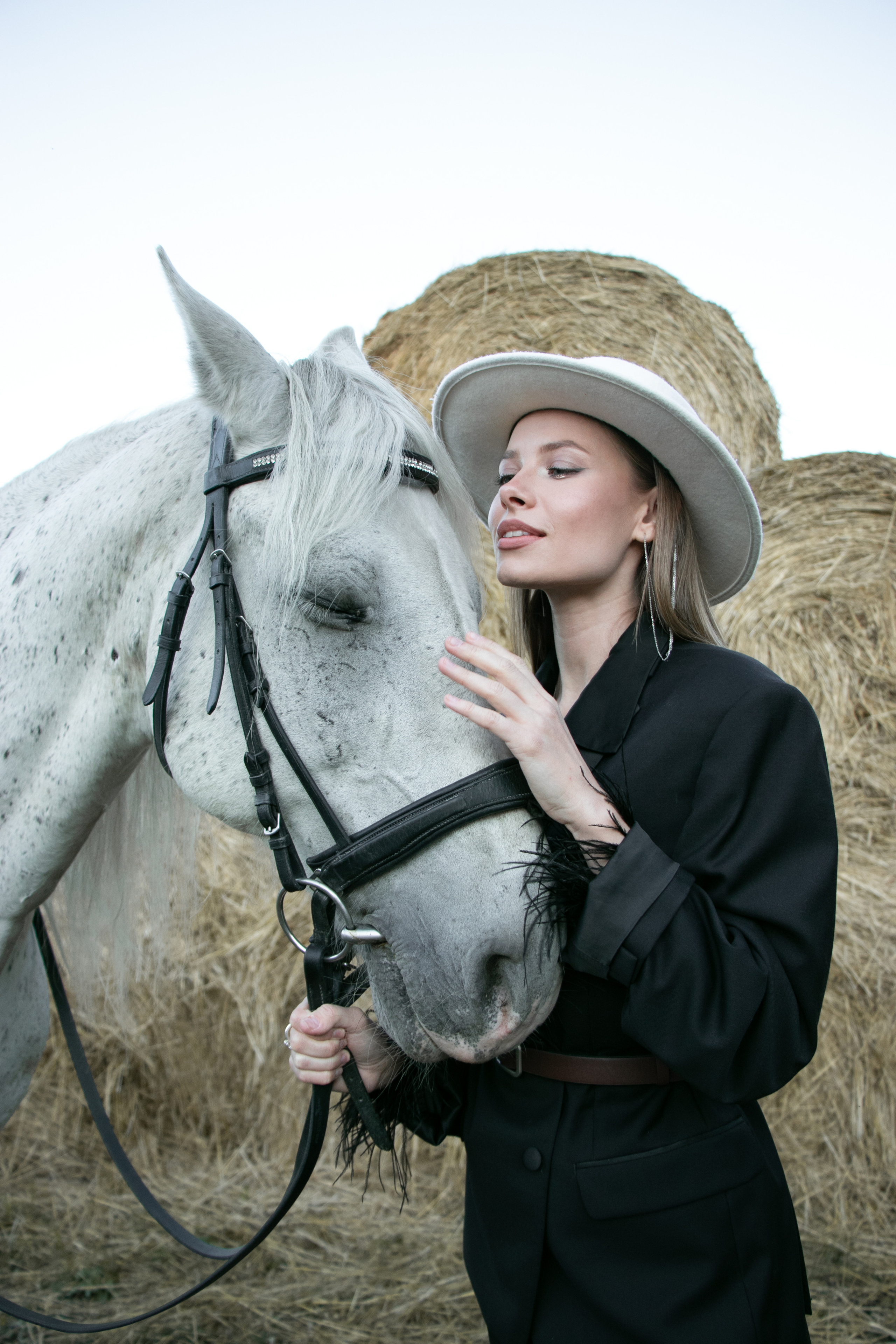 Алина Калинина и Пепел. Фотосессии с лошадьми в Москве, Новосибирске