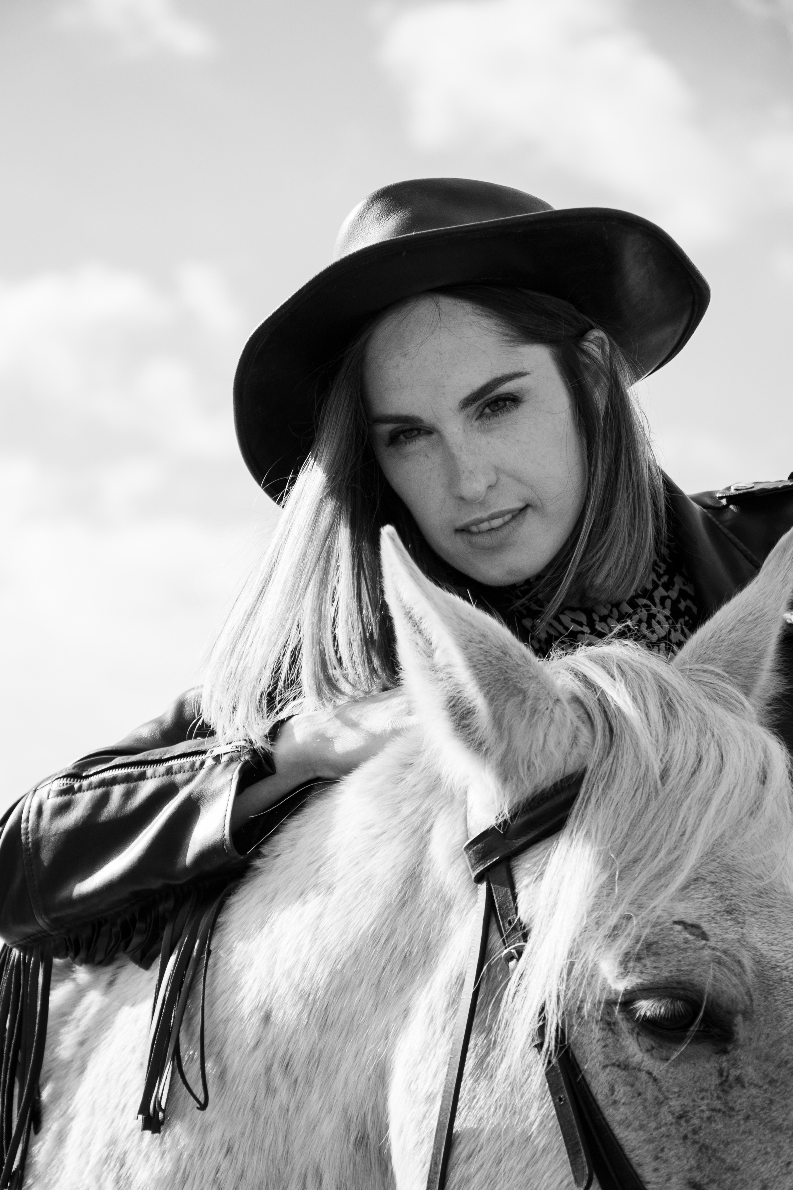 Олеся Гарченко и Пепел. Фотосессии с лошадьми в Москве, Новосибирске