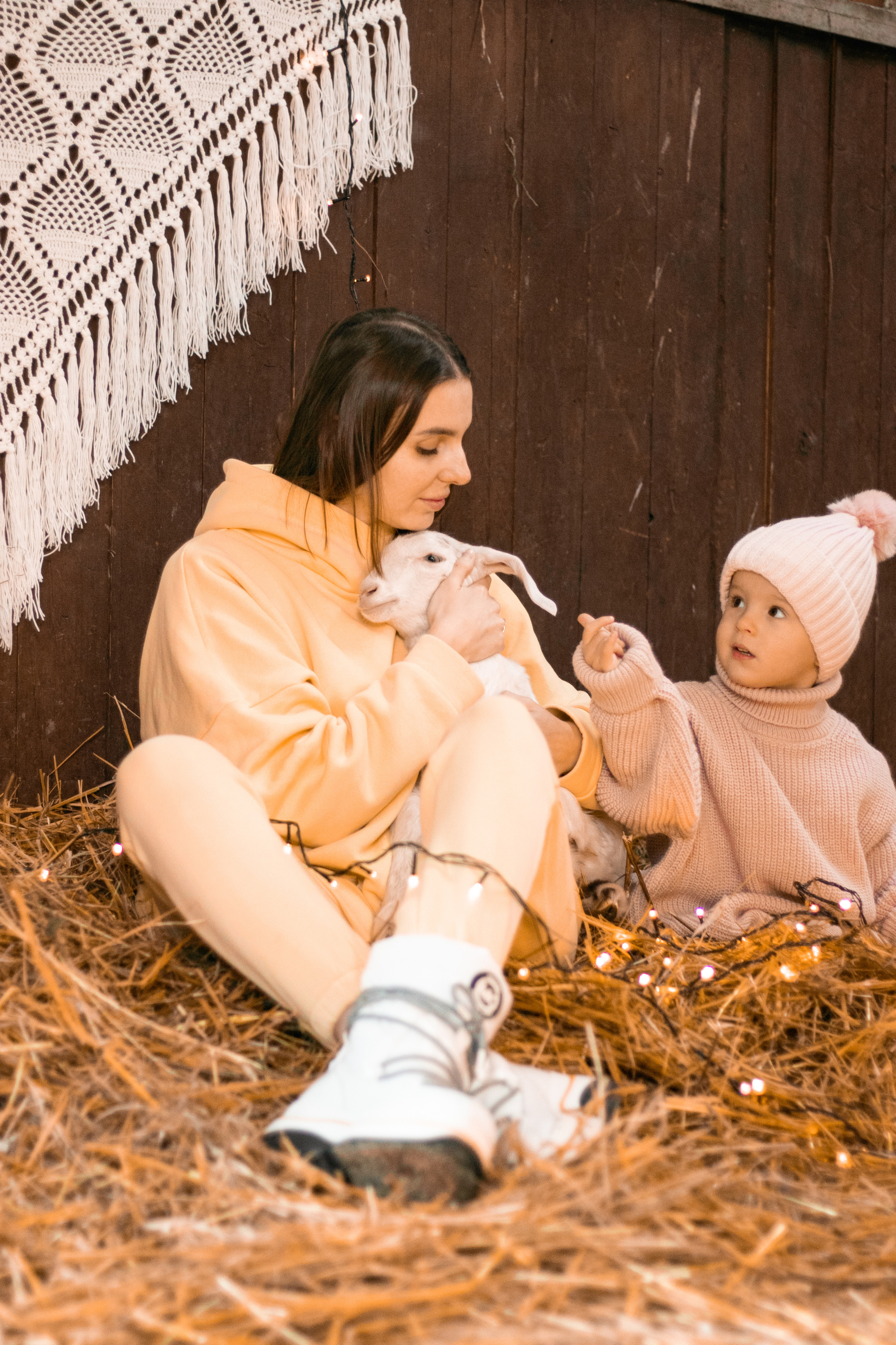 Семейные портреты с козлятами. Фотосессии с лошадьми в Москве, Новосибирске