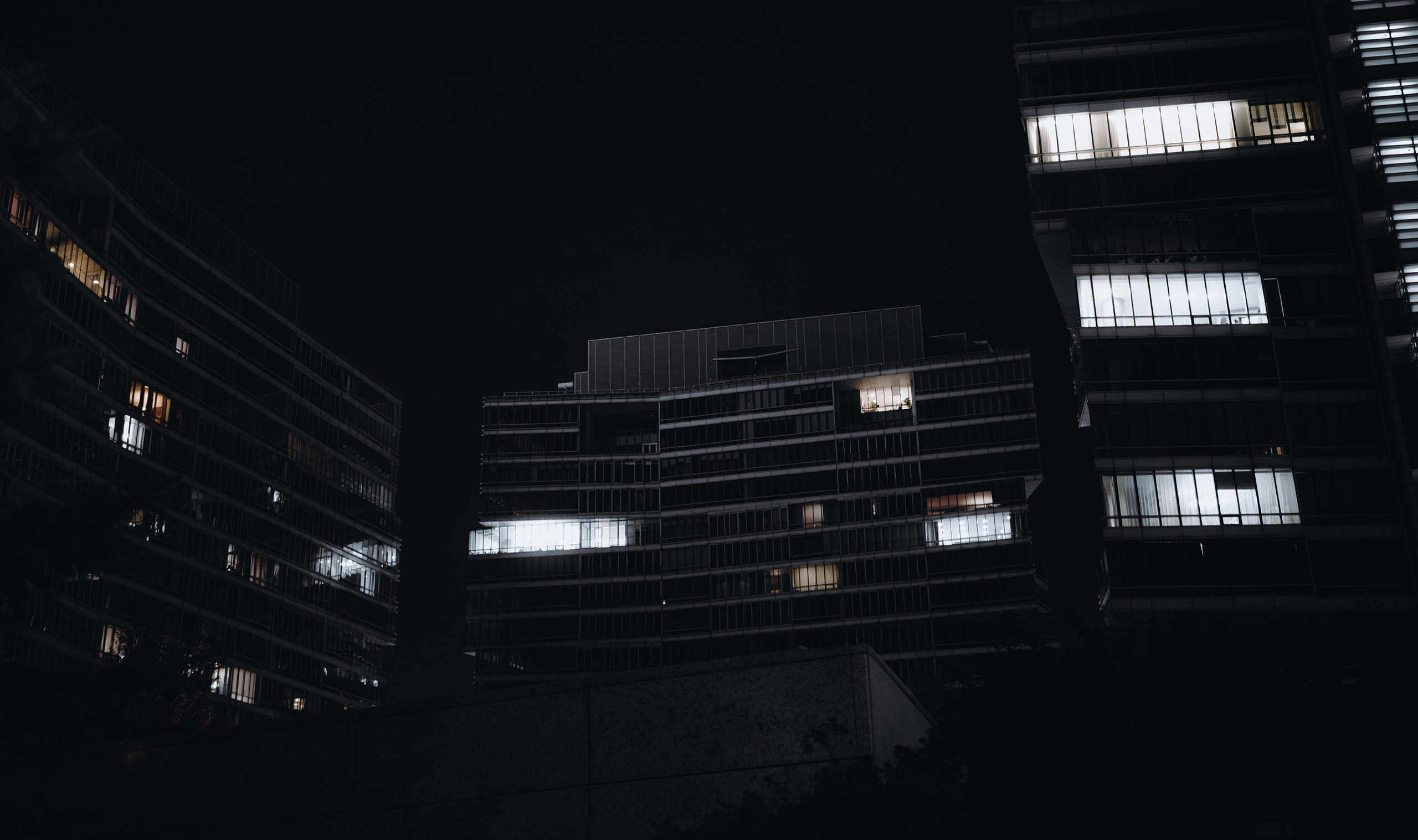 2024 — Night Street. Photographer in Almaty — Alexey Konkov | Reportage, Weddings, Portraits, Love Story