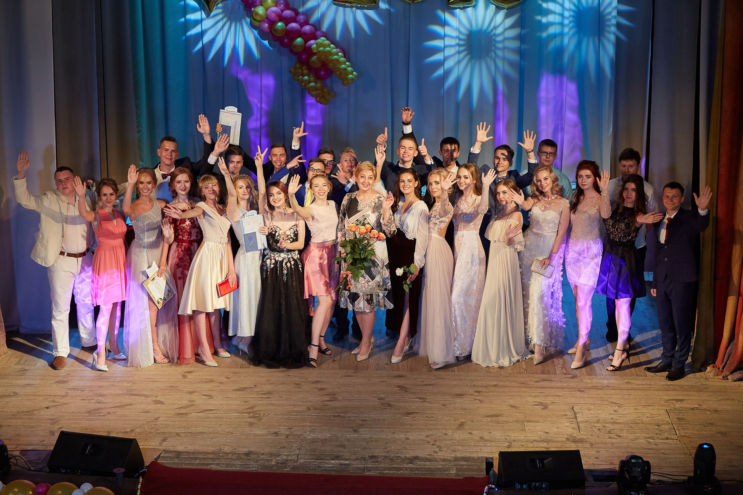 Фото на выпускной 9, 11 класс в Заволжье, Городце. Школьный фотограф. Фотограф в Заволжье Алексей Шабалин