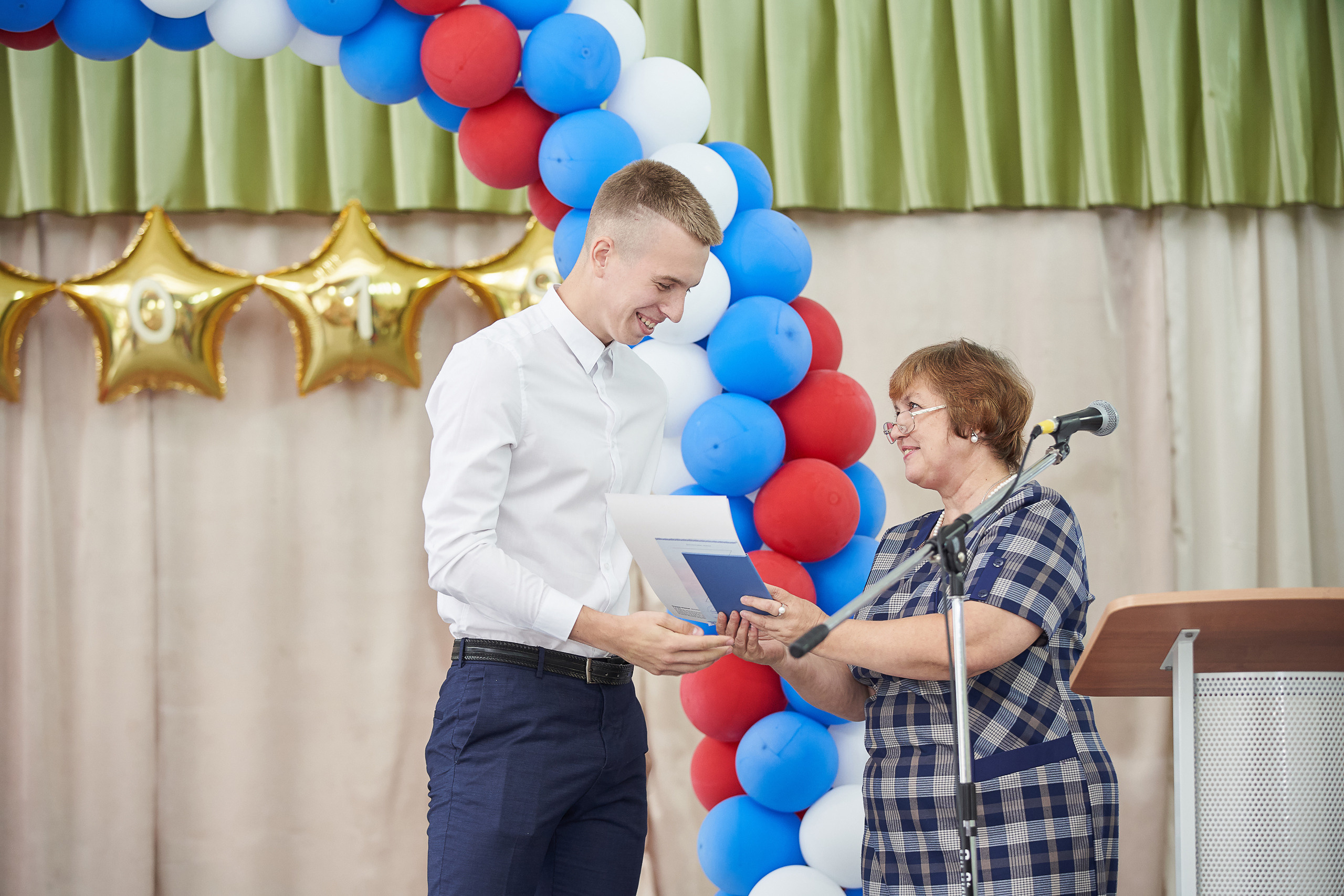 Фото на выпускной 9, 11 класс в Заволжье, Городце. Школьный фотограф. Фотограф в Заволжье Алексей Шабалин