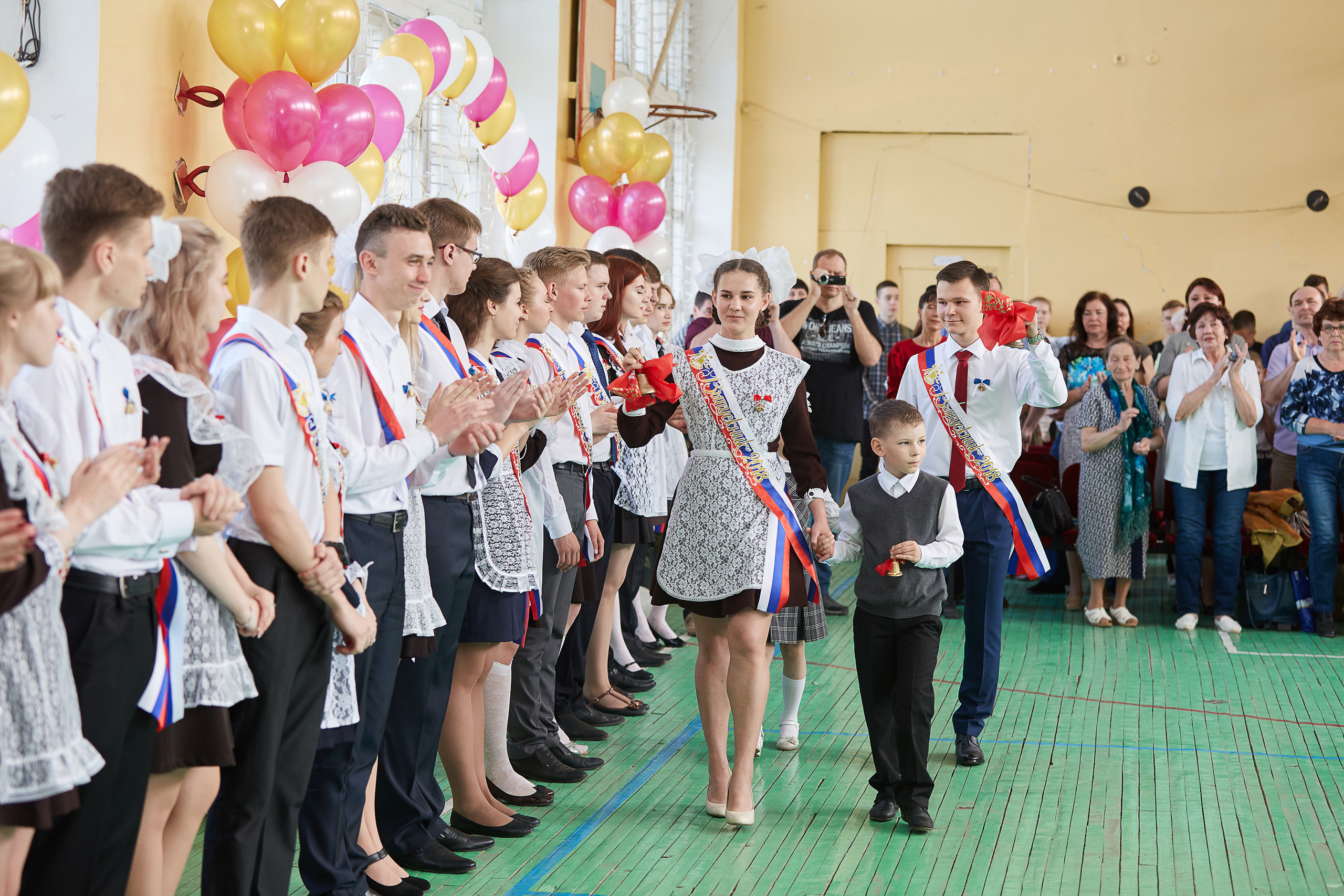 Фото на Последний звонок 9, 11 класс. Школьный фотограф в Заволжье. Фотограф в Заволжье Алексей Шабалин