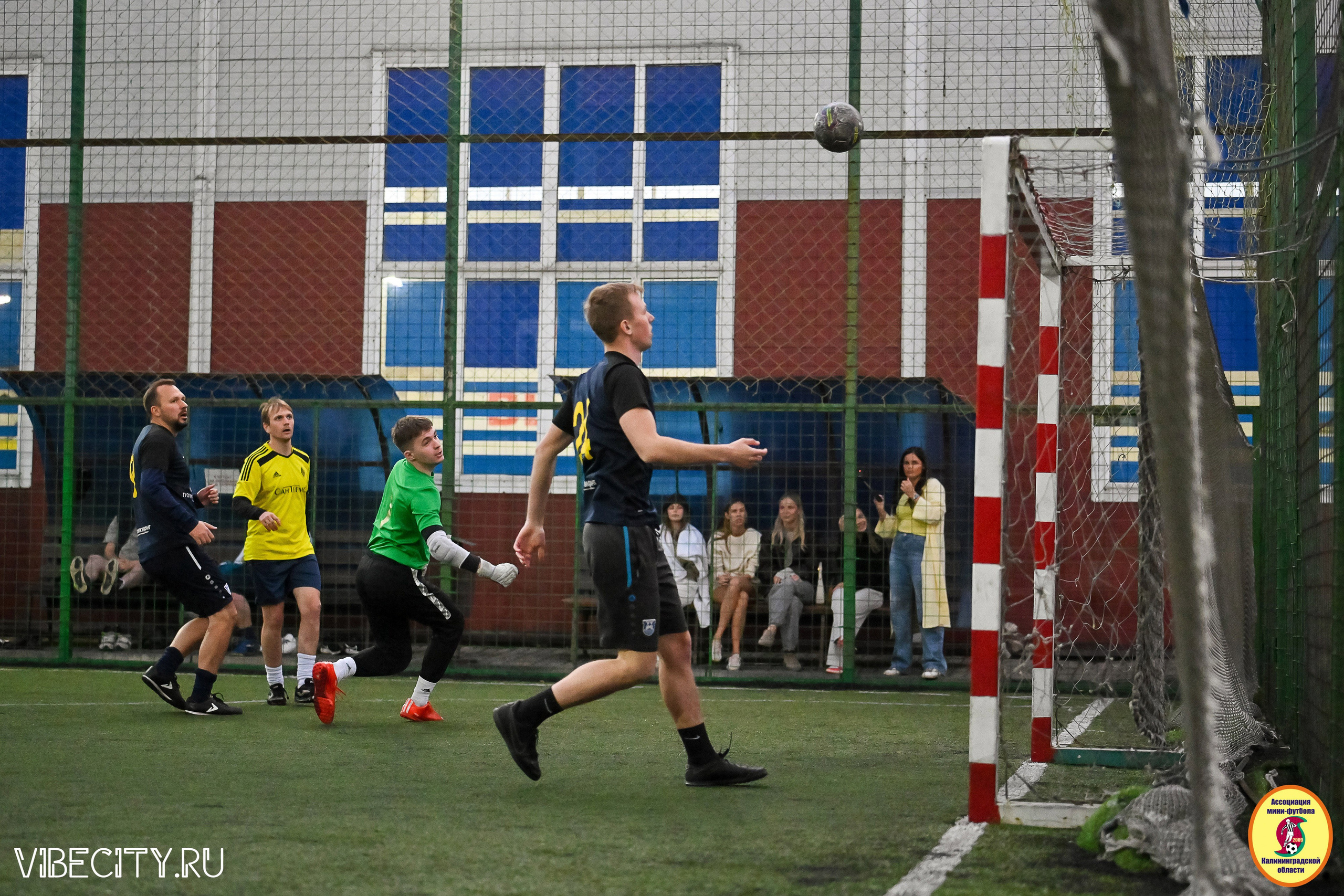 ИГРЫ МИНИ-ФУТБОЛЬНОЙ И КОРПОРАТИВНОЙ ЛИГИ. VIBECITY.RU Вайб Сити Ру Фоторепортажи Фотоотчеты Калининград