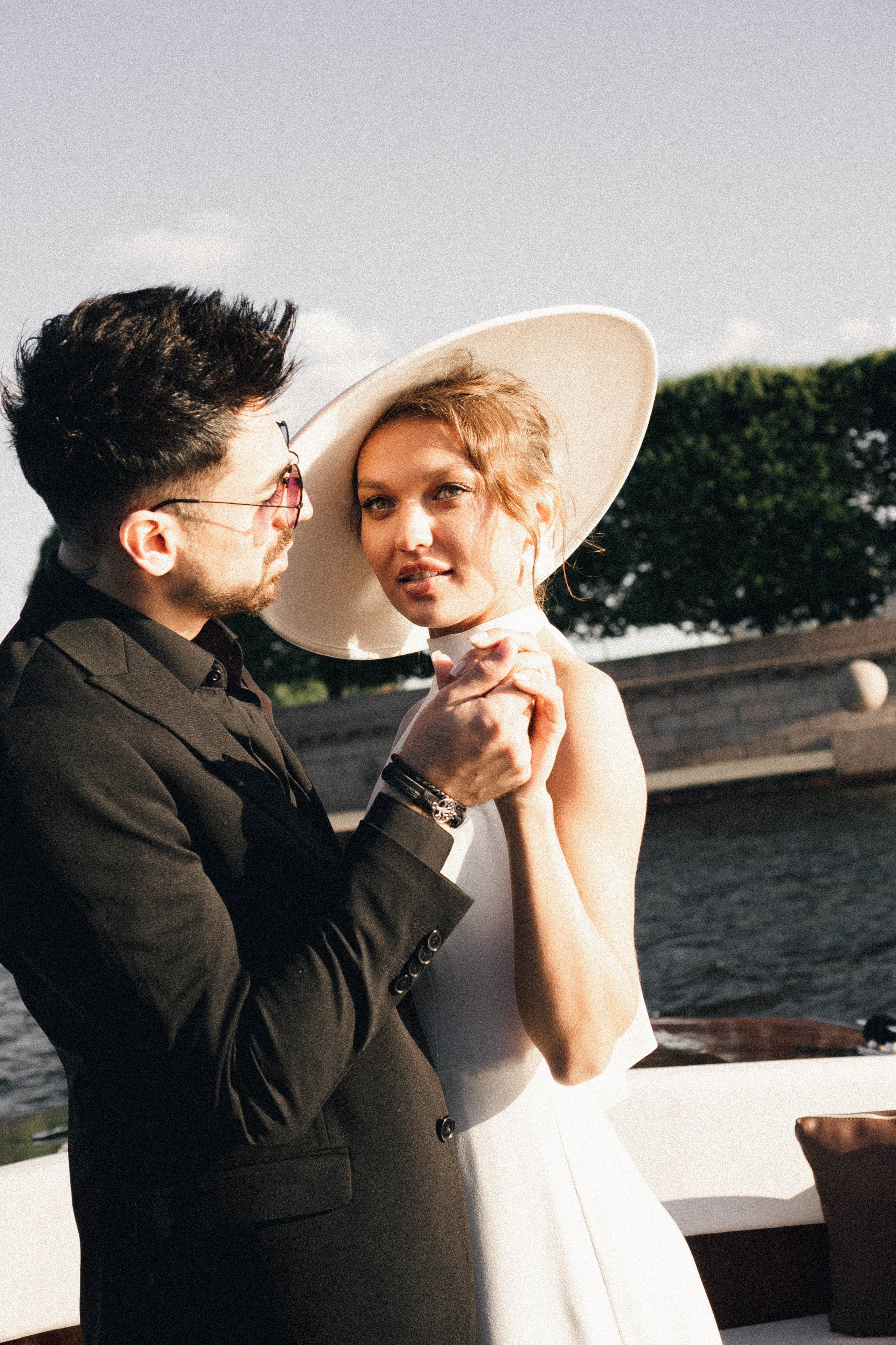 СВАДЕНБНАЯ СЬЕМКА НА КАТЕРЕ ПО КАНАЛАМ САНКТ-ПЕТЕРБУРГА И В АКВАТОРИИ НЕВЫ. Профессиональный фотограф, Санкт-Петербург — Виктория Богомолова