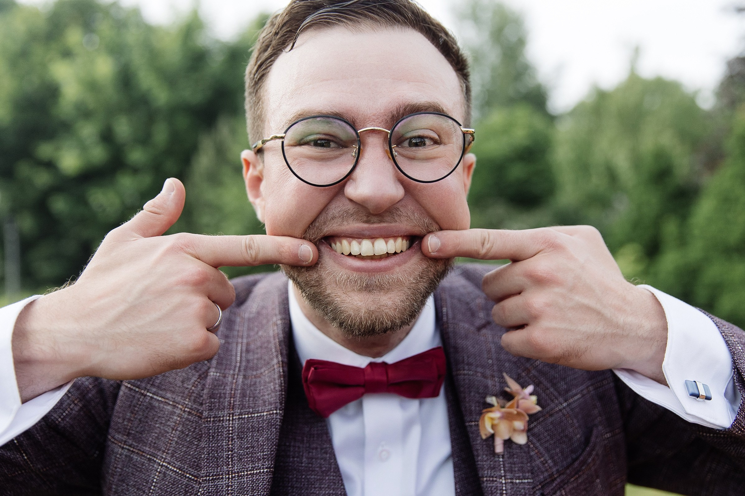 HOLDING_OUT_OF_THE_HERO. Wedding photographer in Europe