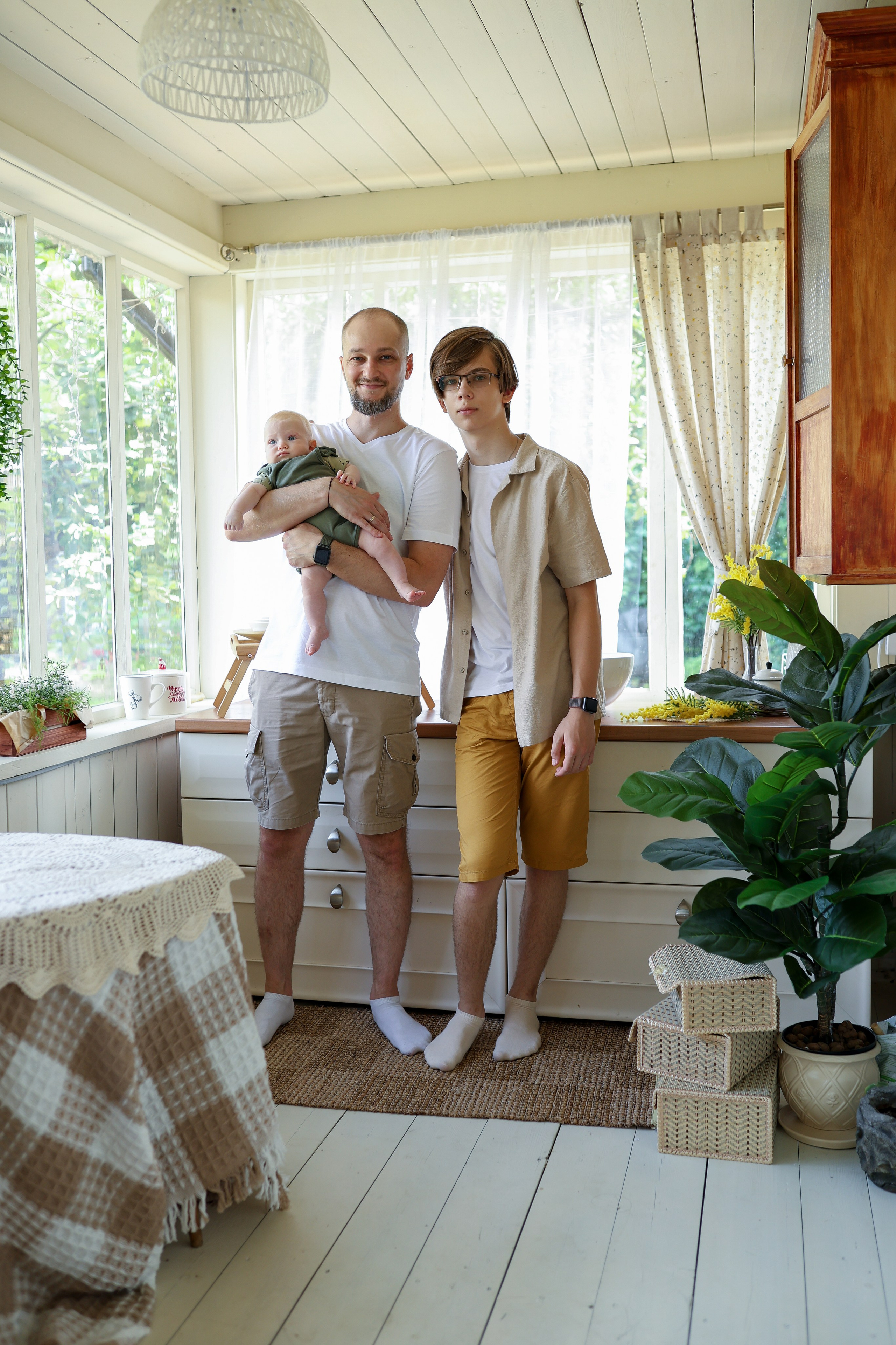 Семейная фотосессия в загородной студии. Фотограф в Железнодорожном и Балашихе