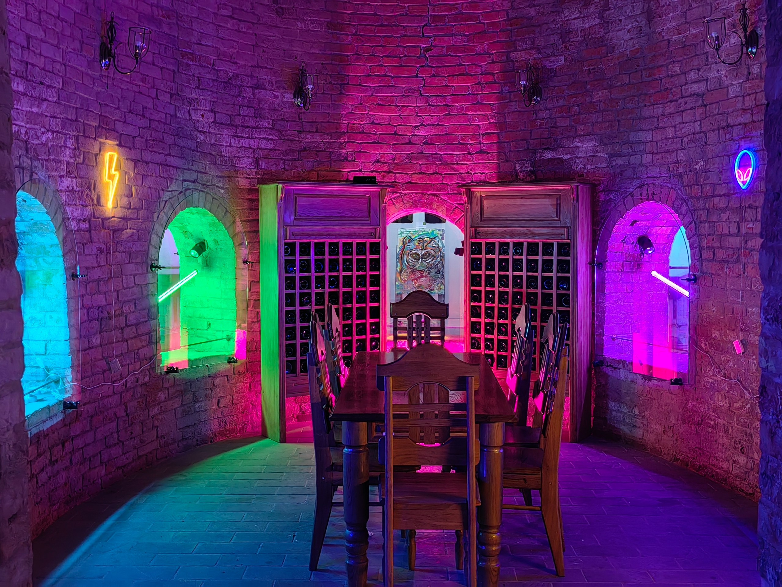 Выставка izteni, купить картину, картина в интерьер, абстракция, флуоресцент, картина с подсветкой, художник, картина в лофт, картина в ресторан, картина в бар, необычные картины, картина акрилом, картина подарок, оригинальный подарок, оригинальная картина, дизайн интерьера картина, izteni, современная живопись, музей картина, подарок на день рождения, подарок на новый год, сюрреализм, смешанная техника, экспериментальная живопись, картина с подсветкой, ультрафиолет картина, современное искусство  