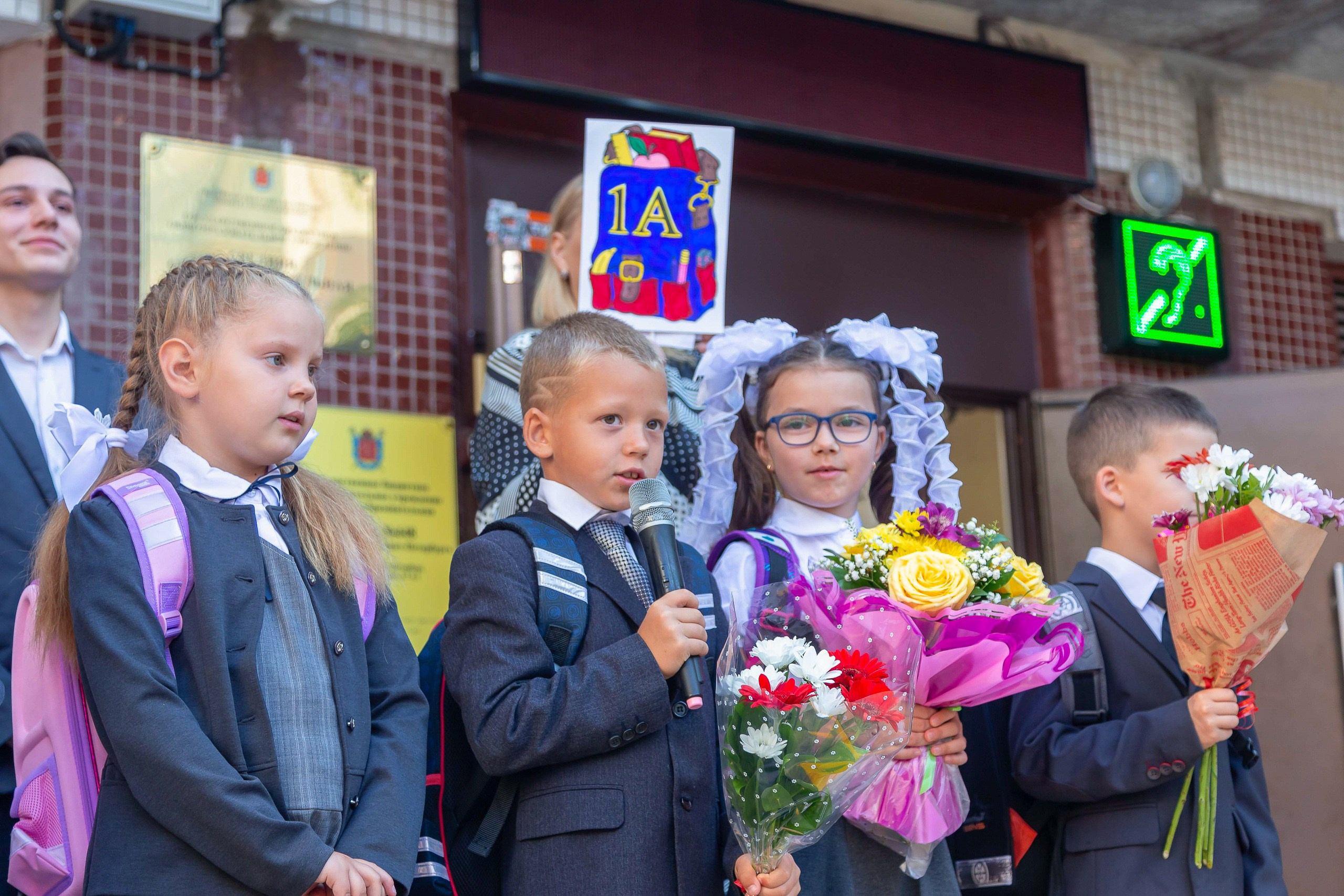 Линейка 1 сентября. Свадебный и Репортажный фотограф в Санкт-Петербурге