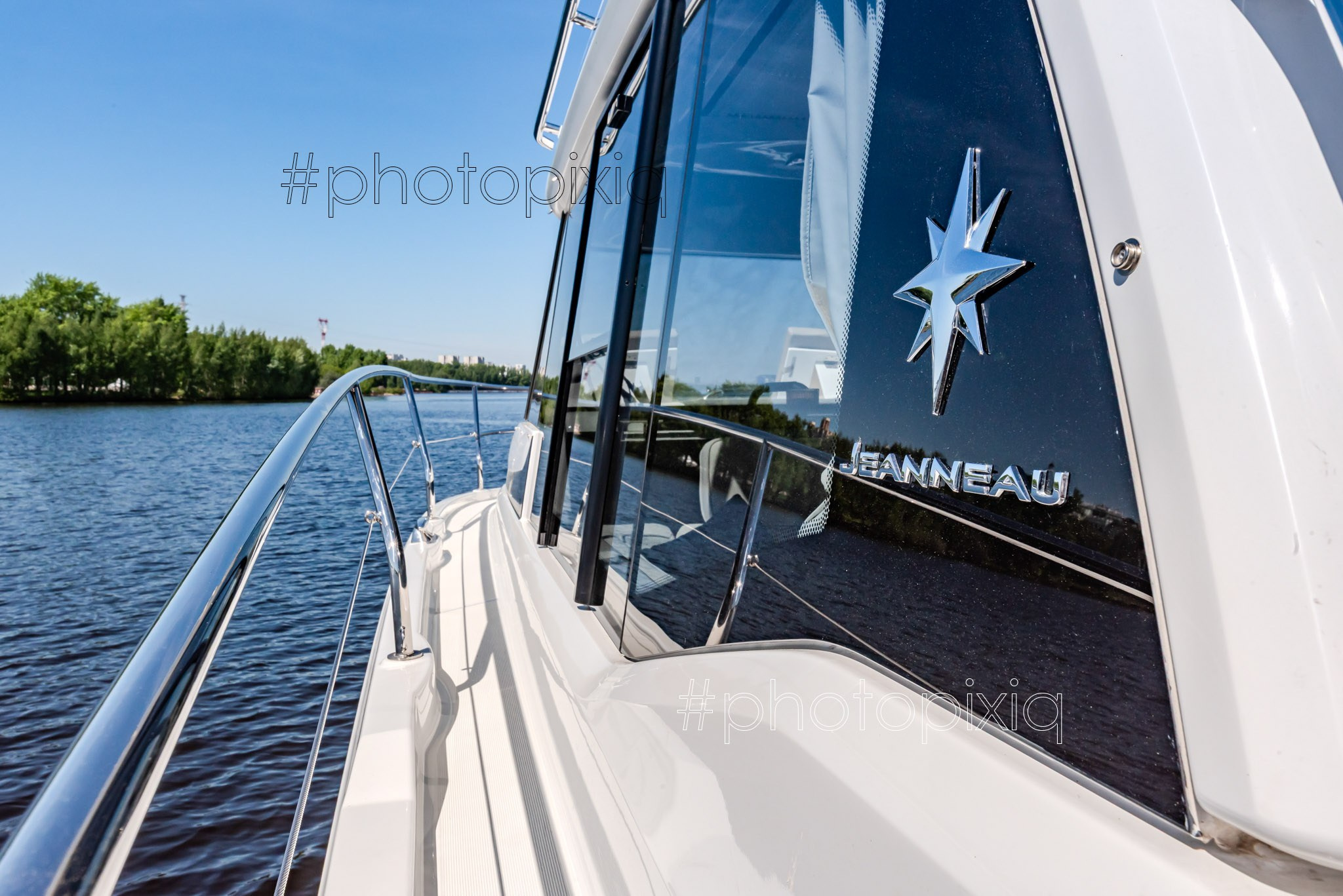 Фотосъёмка яхты Jeanneau NC 33 для брокера. Интерьерная съёмка и виртуальные туры — Интерьерный фотограф Кузнецов Сергей (photopixiq)