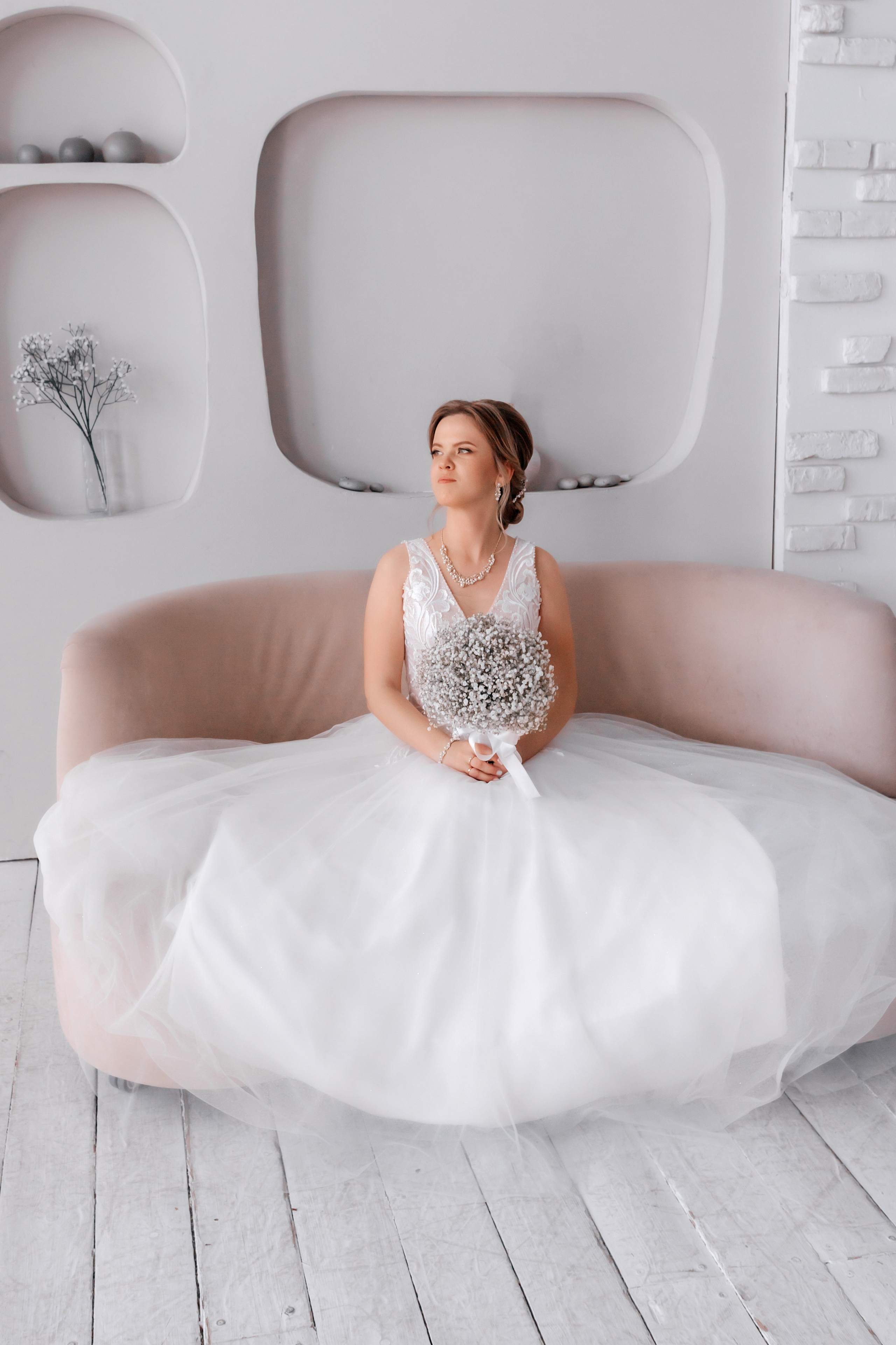 Свадебная прогулка двоих на Стрелке и в автозаводском Парке. И в фотостудии СОЛЬ в Автозаводском районе. Свадебный фотограф и фотограф Love-Store в Нижнем Новгороде Анастасия