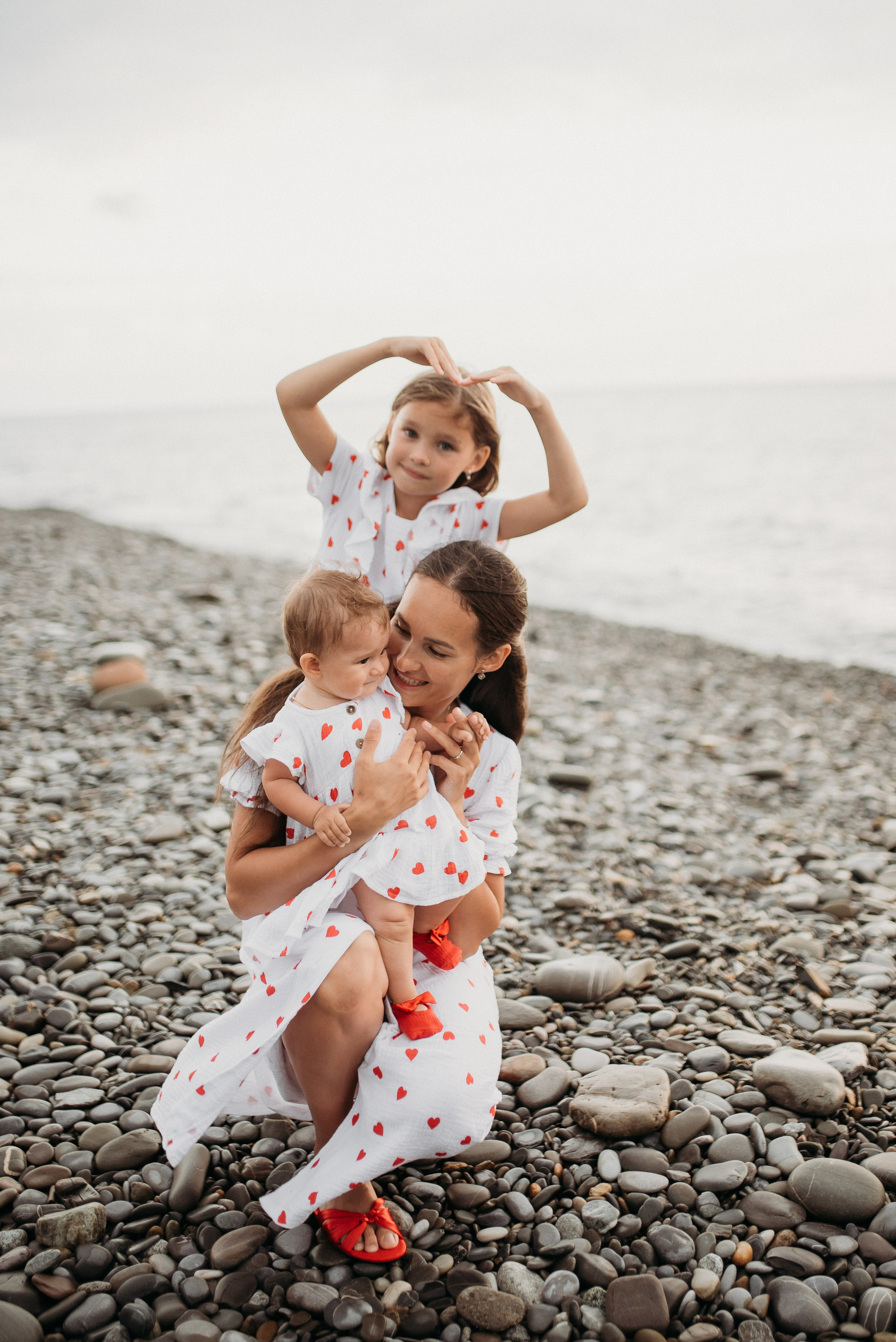 Семейная морская фотосессия на берегу Сочи. Фотограф в Сочи — Маргарита Поганова