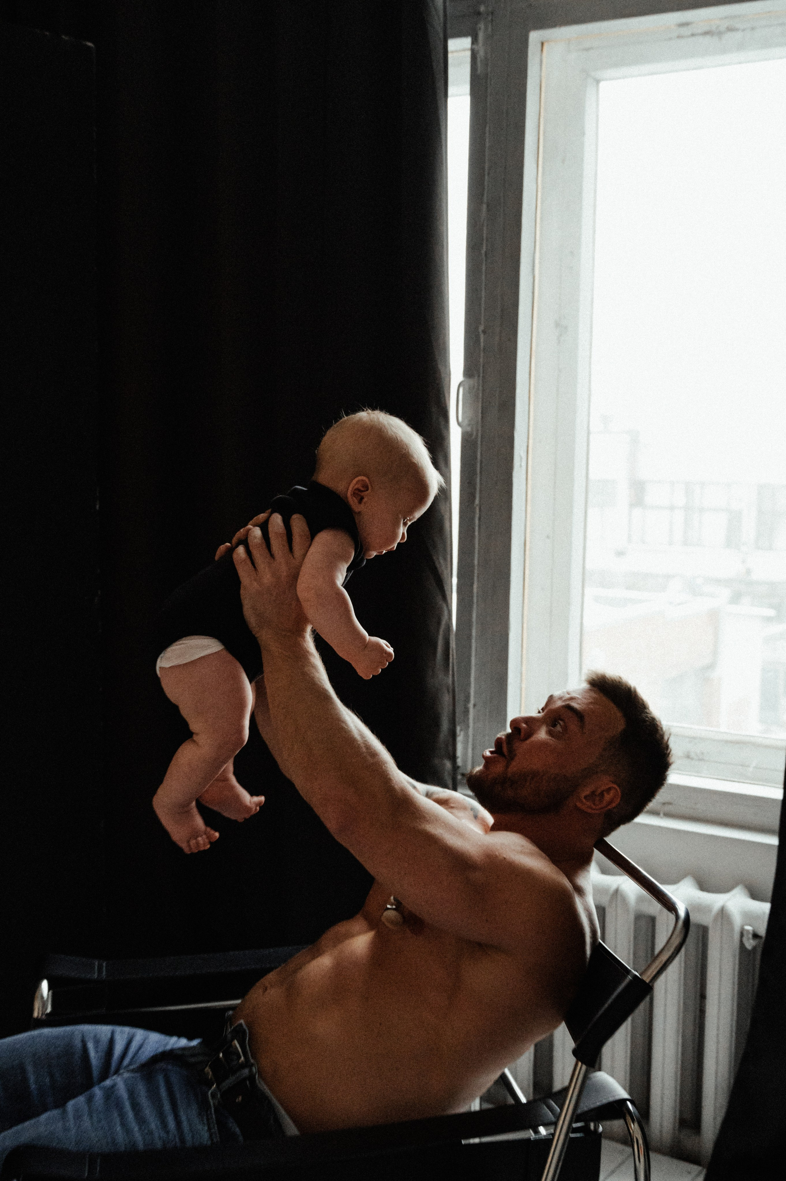 Константин. Профессиональный фотограф беременности в СПБ. Стильные фотосессии беременности в стиле минимализм и классическая фотография