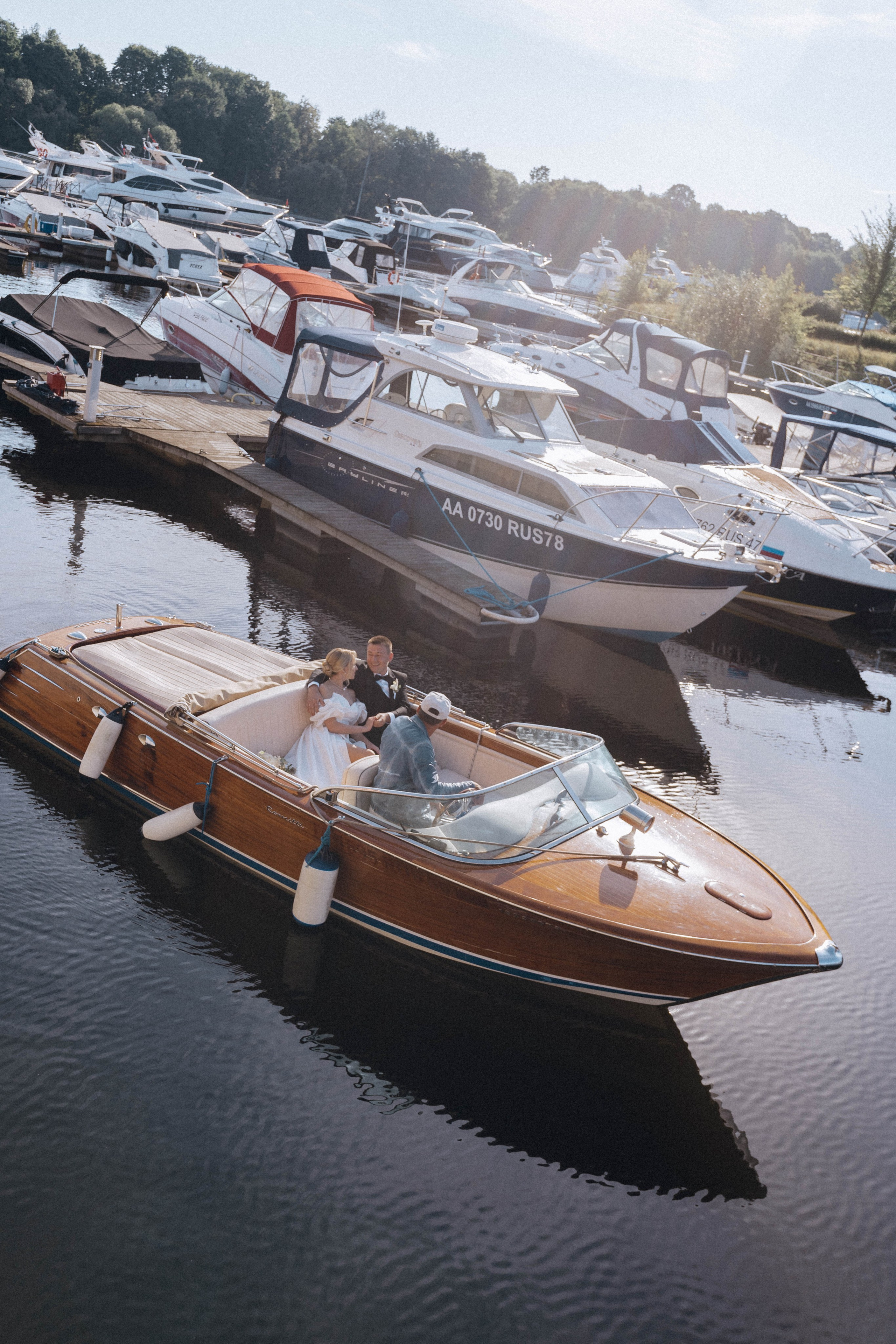 СВАДЕНБНАЯ СЬЕМКА НА КАТЕРЕ ПО КАНАЛАМ САНКТ-ПЕТЕРБУРГА И В АКВАТОРИИ НЕВЫ. Профессиональный фотограф, Санкт-Петербург — Виктория Богомолова