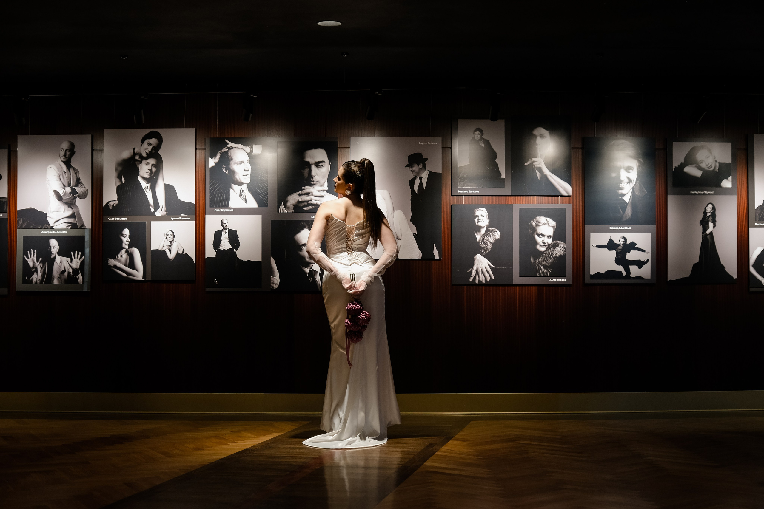 Свадебная фотосессия в театре драмы имени Наума Орлова. Свадебный фотограф в Челябинске Сырчикова Наталья