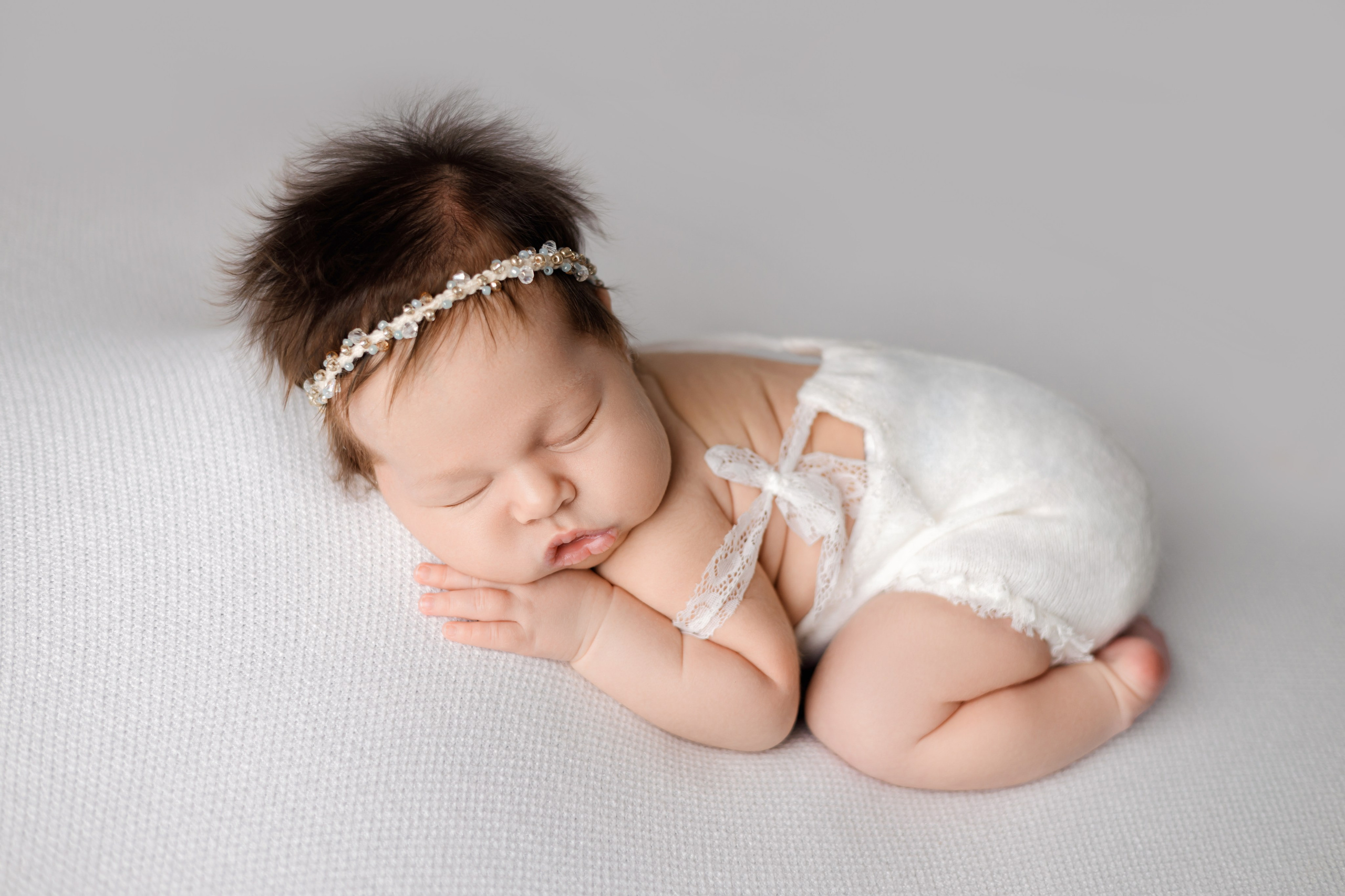 Алиса. Евгения Горбунова фотограф новорожденных в Новом Уренгое