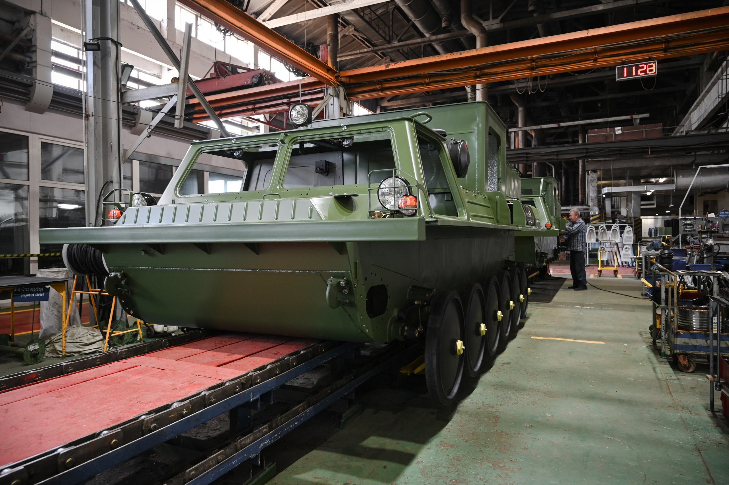 Плавающий гусеничный снегоболотоход ЗЗГТ-6039/6040. Фотограф Юсов Александр