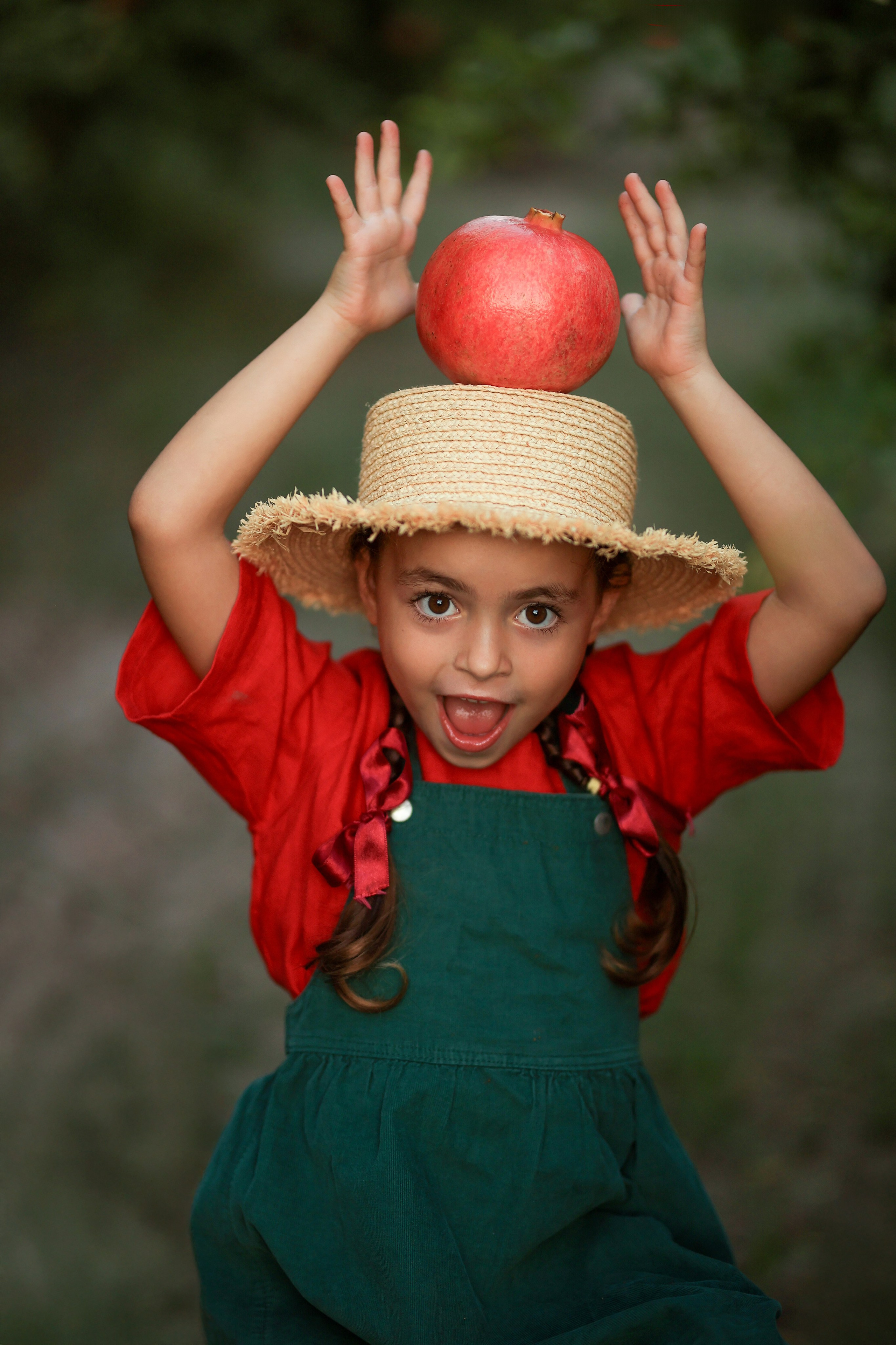 Photoshooting in pomegranate garden