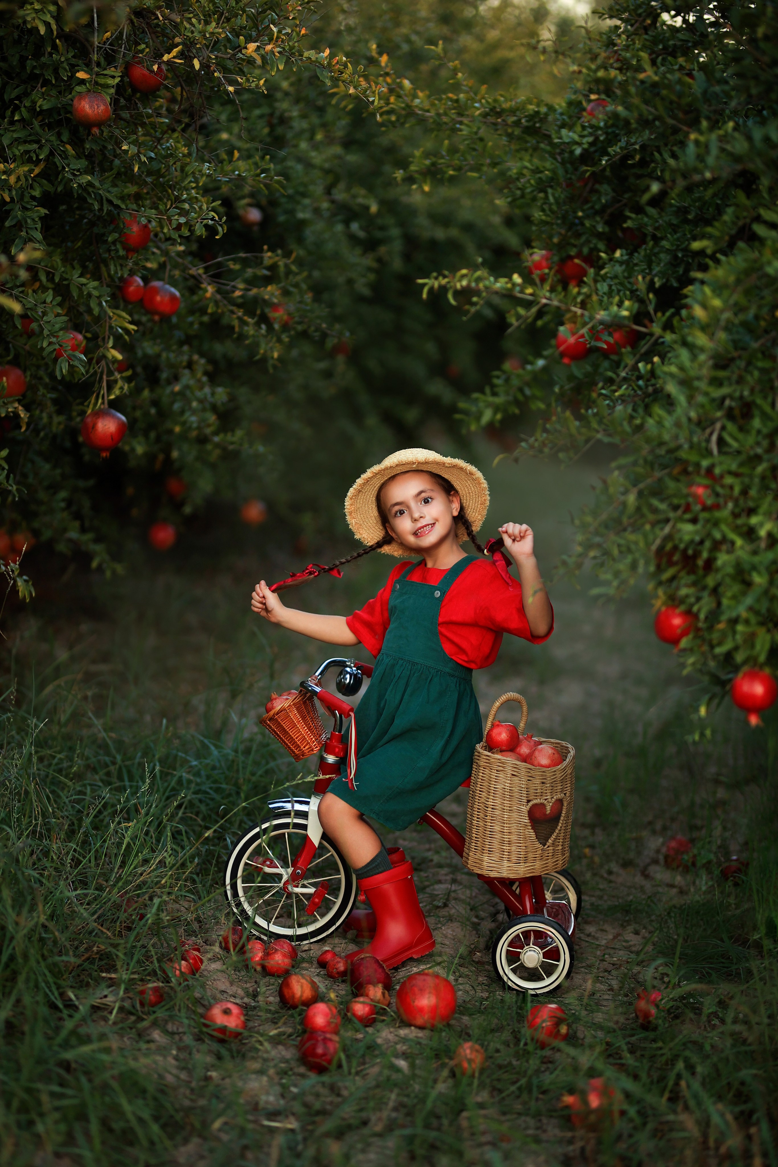 Photoshooting in pomegranate garden