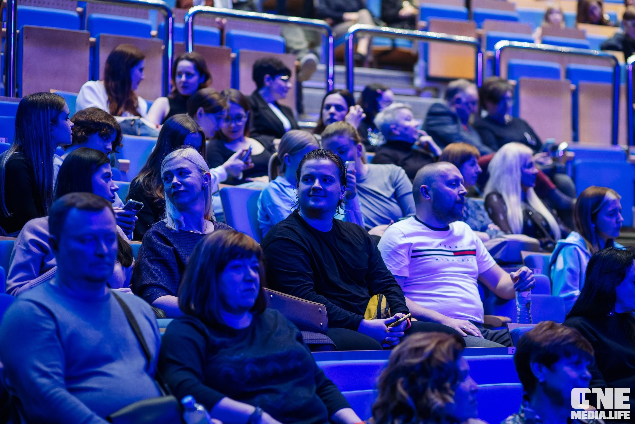 Фоторепортаж с концерта Ёлки. One Media Life: фоторепортажи, фотоотчеты с мероприятий и заведений