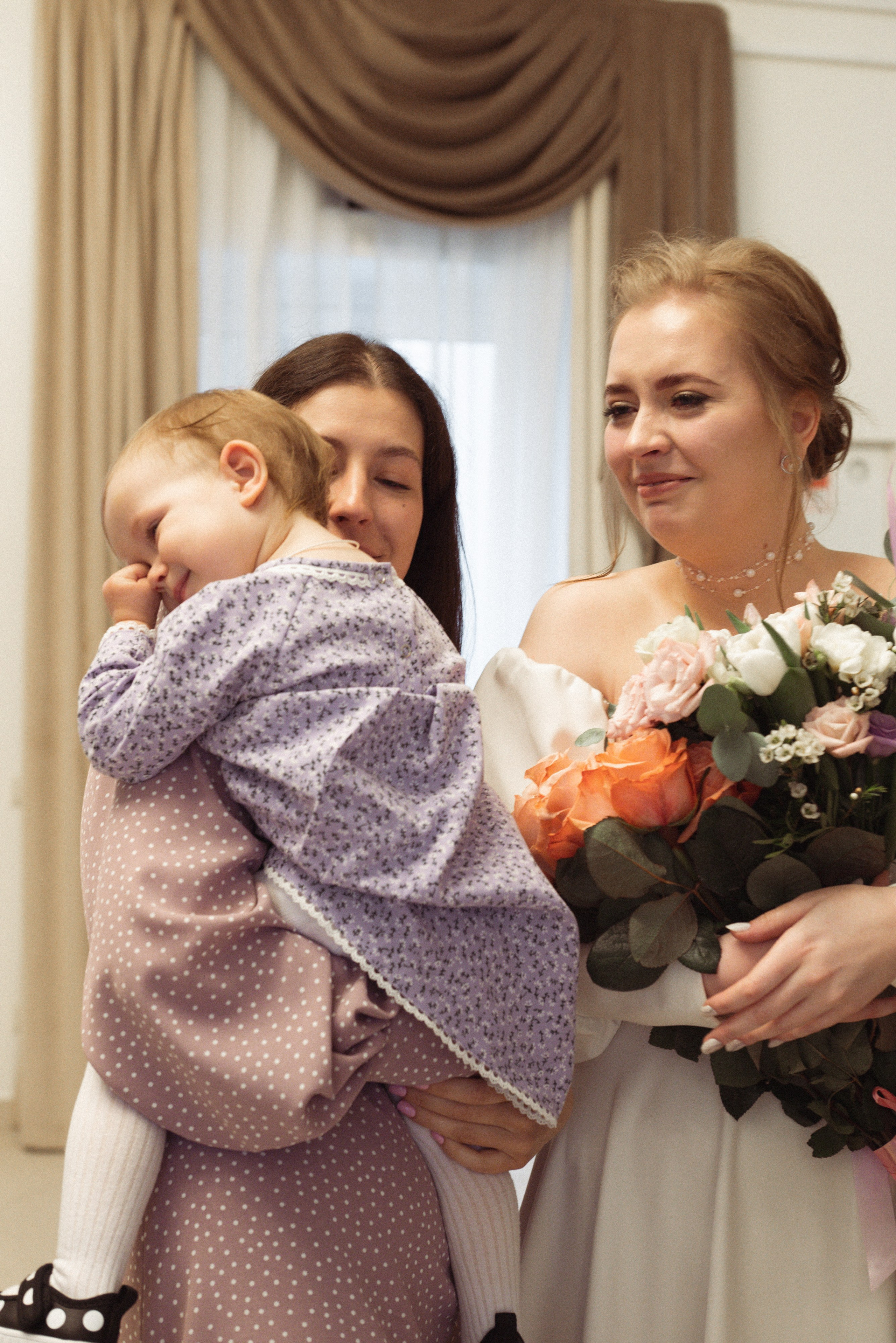 Роспись в ЗАГСе ВДНХ. Фотограф Москва Настя Профотовна. Репортажные, свадебные и контент фотосессии