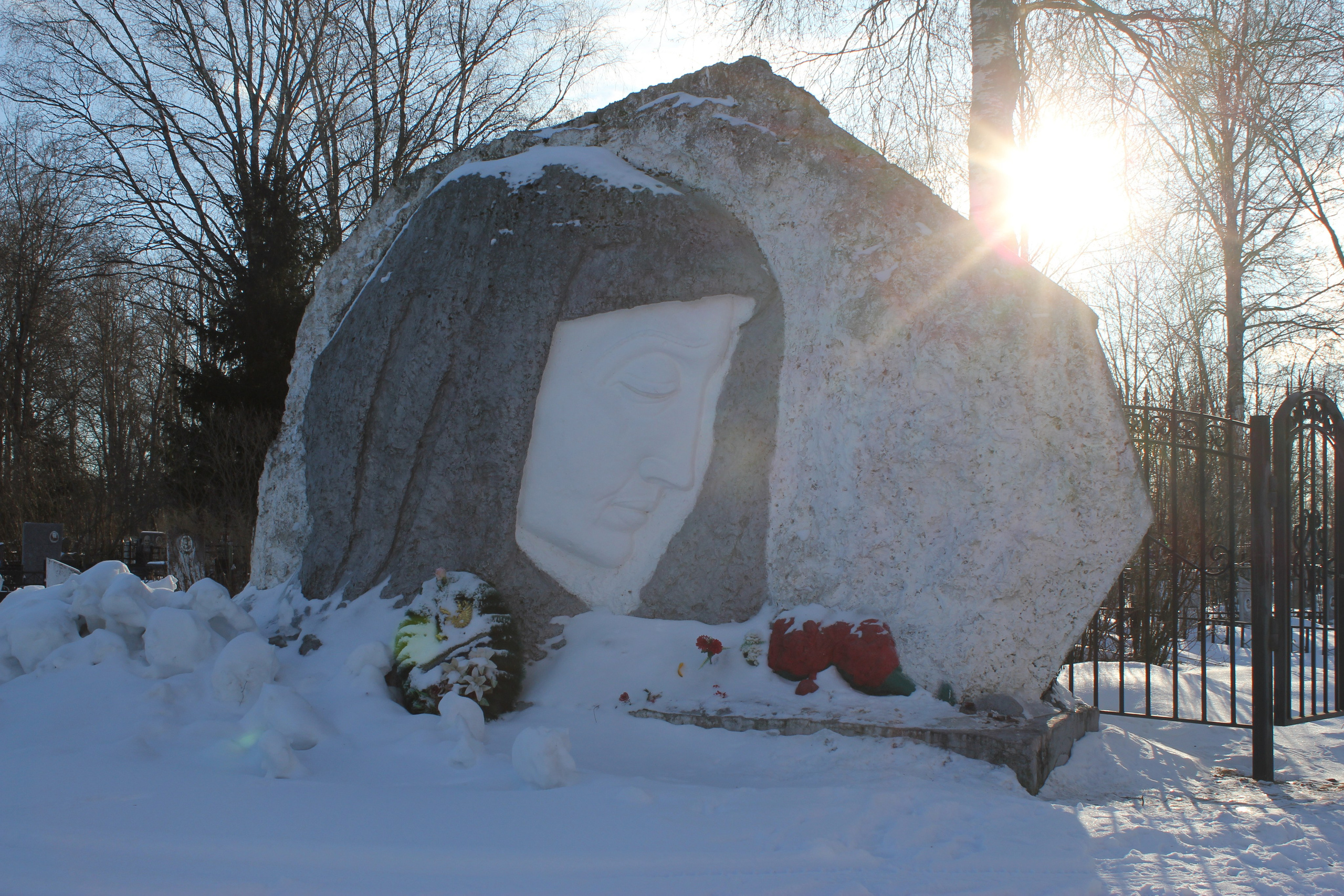 Общий вид захоронения. История Назиевского городского поселения