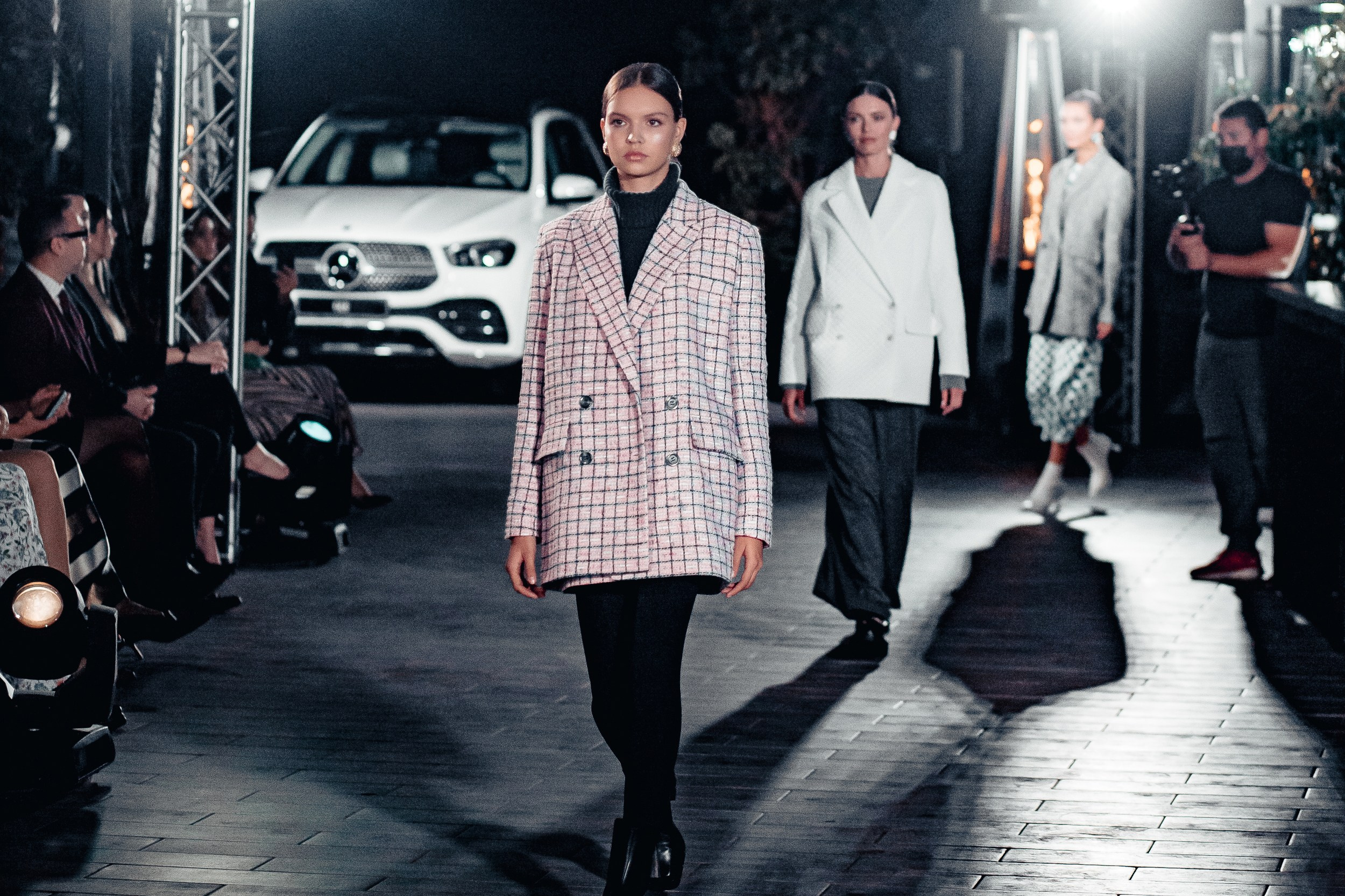 Закрытый показ дизайнера Ansel в рамках осеннего сезона…. RetroChic Фото