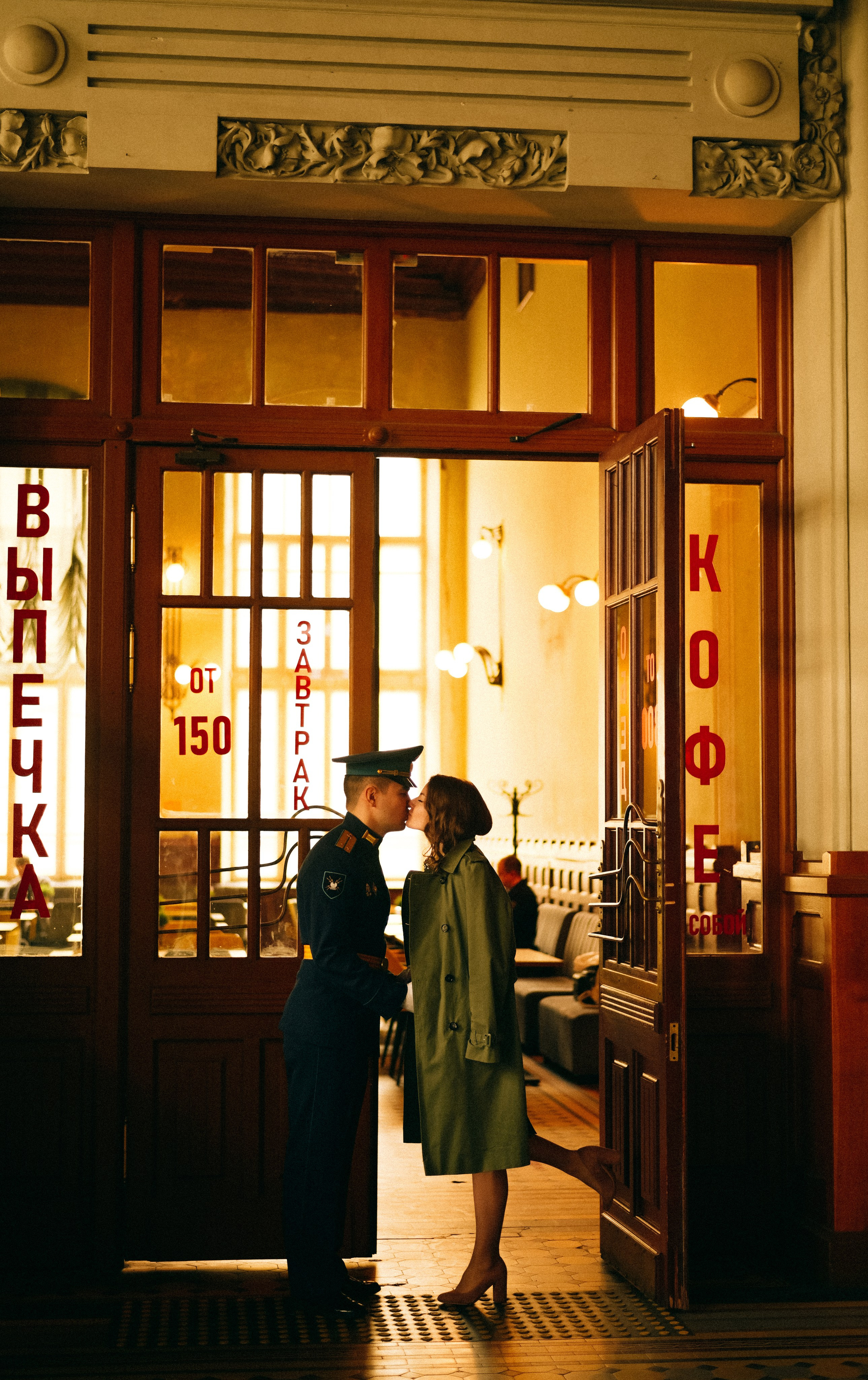 Love story на вокзале. Анастасия и Азамат. Семейный и свадебный фотограф в Санкт-Петербурге Яна
