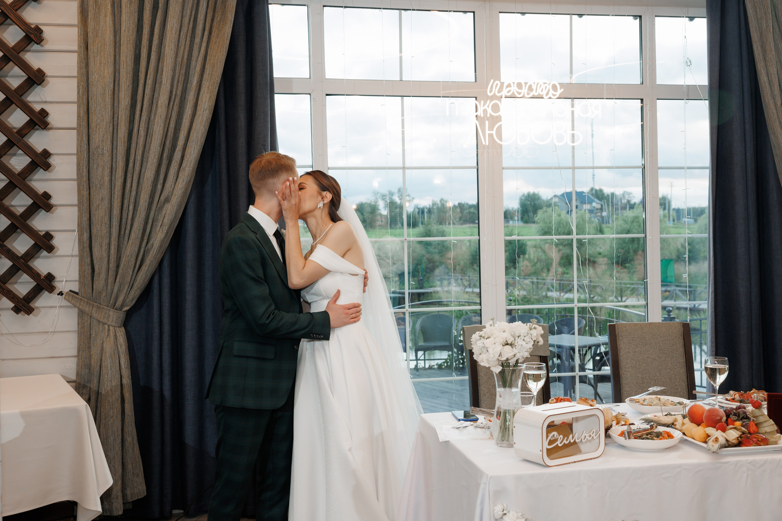 Регистрация в отеле Fish Point, ЗАГС Бутово, прогулка в Остафьево. Свадебный и репортажный фотограф (Москва, Королев и другие)