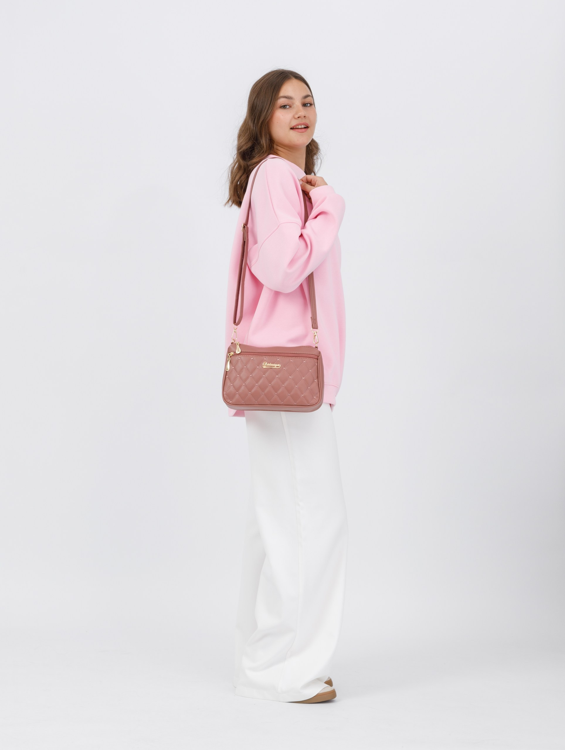 Съемка розовой и черной сумки для маркетплейса. Студия коммерческой съемки ХВОЯ