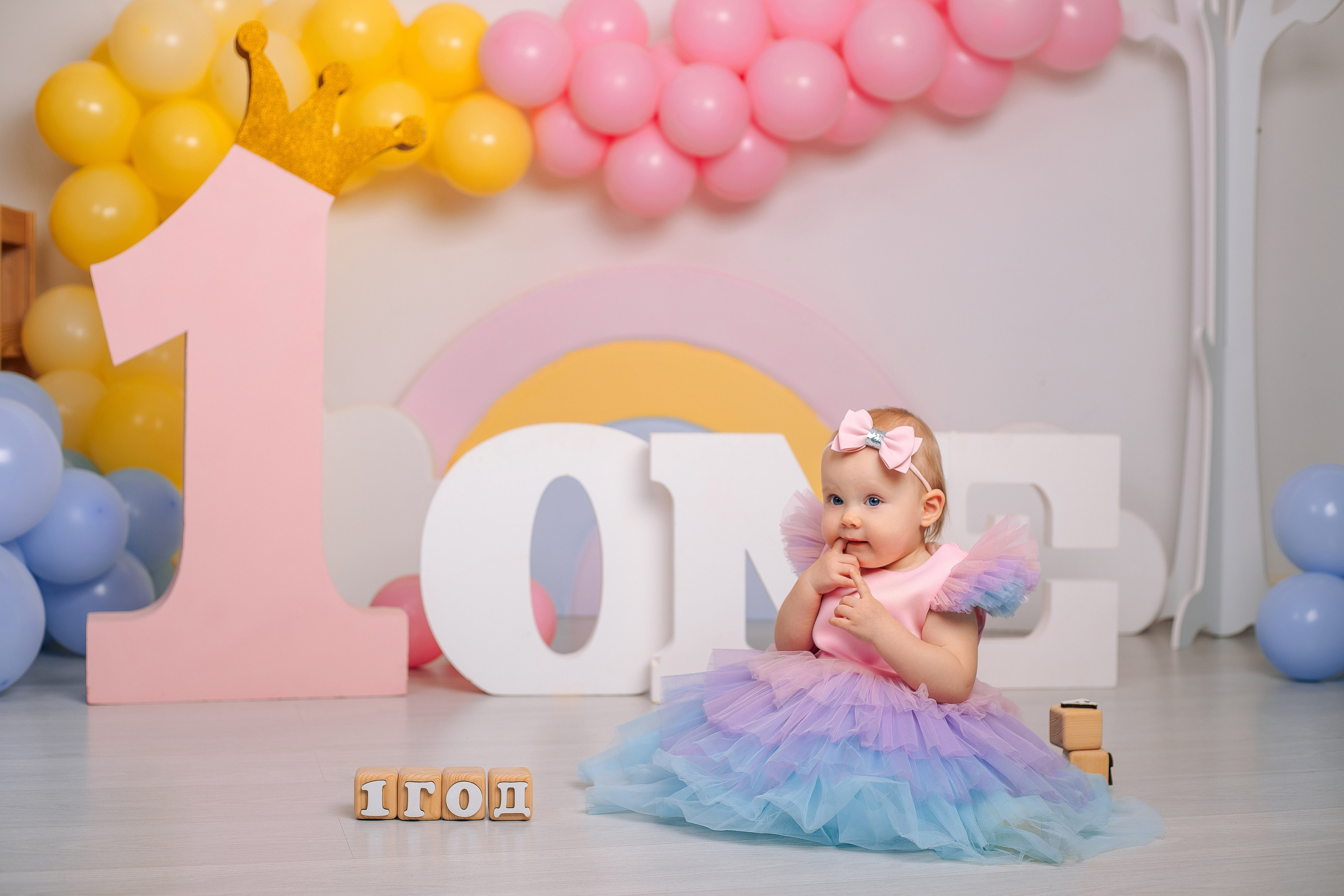 Фотосессия девочки на первый тортик. Семейный фотограф Анна Скворцова