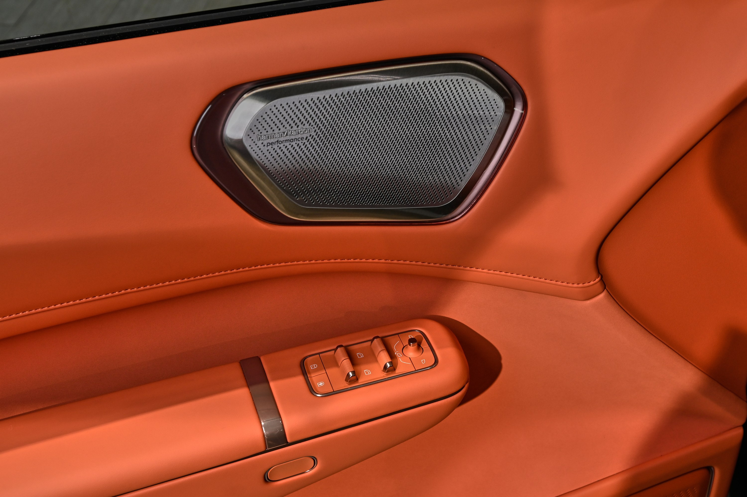 Автосалон Star Car. Автомобильный и интерьерный фотограф в Минске Александр Тагаев