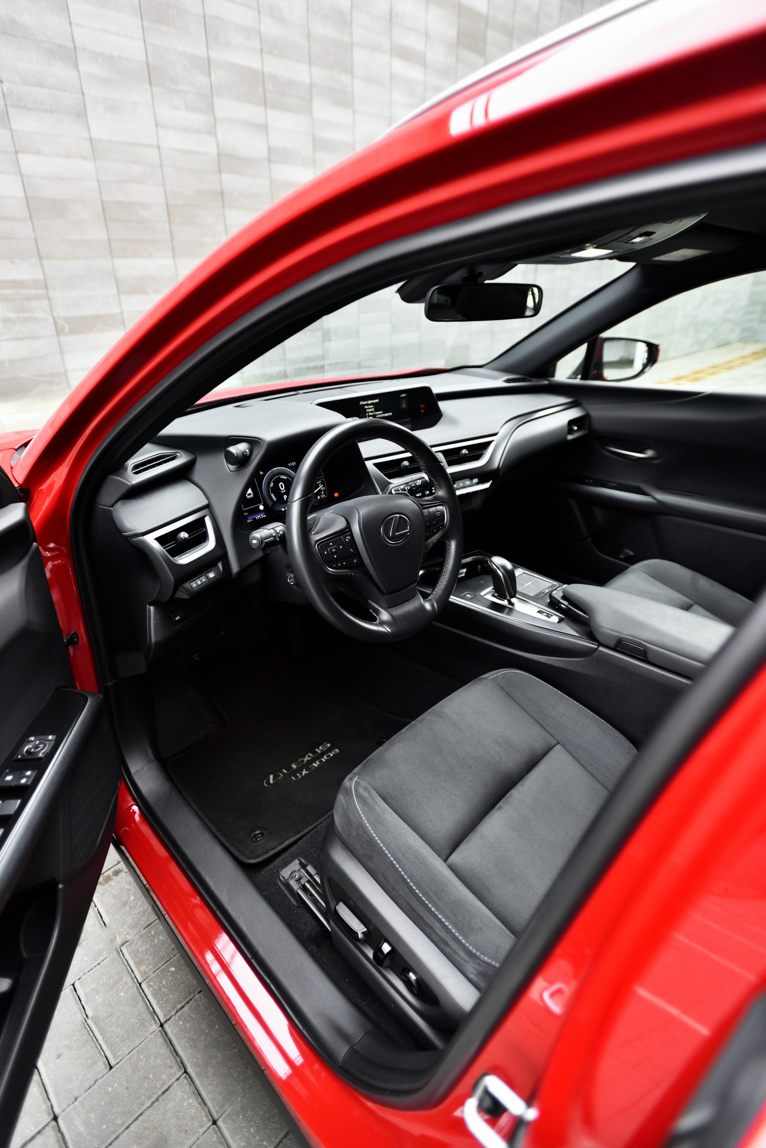 Lexus UX. Автомобильный и интерьерный фотограф в Минске Александр Тагаев