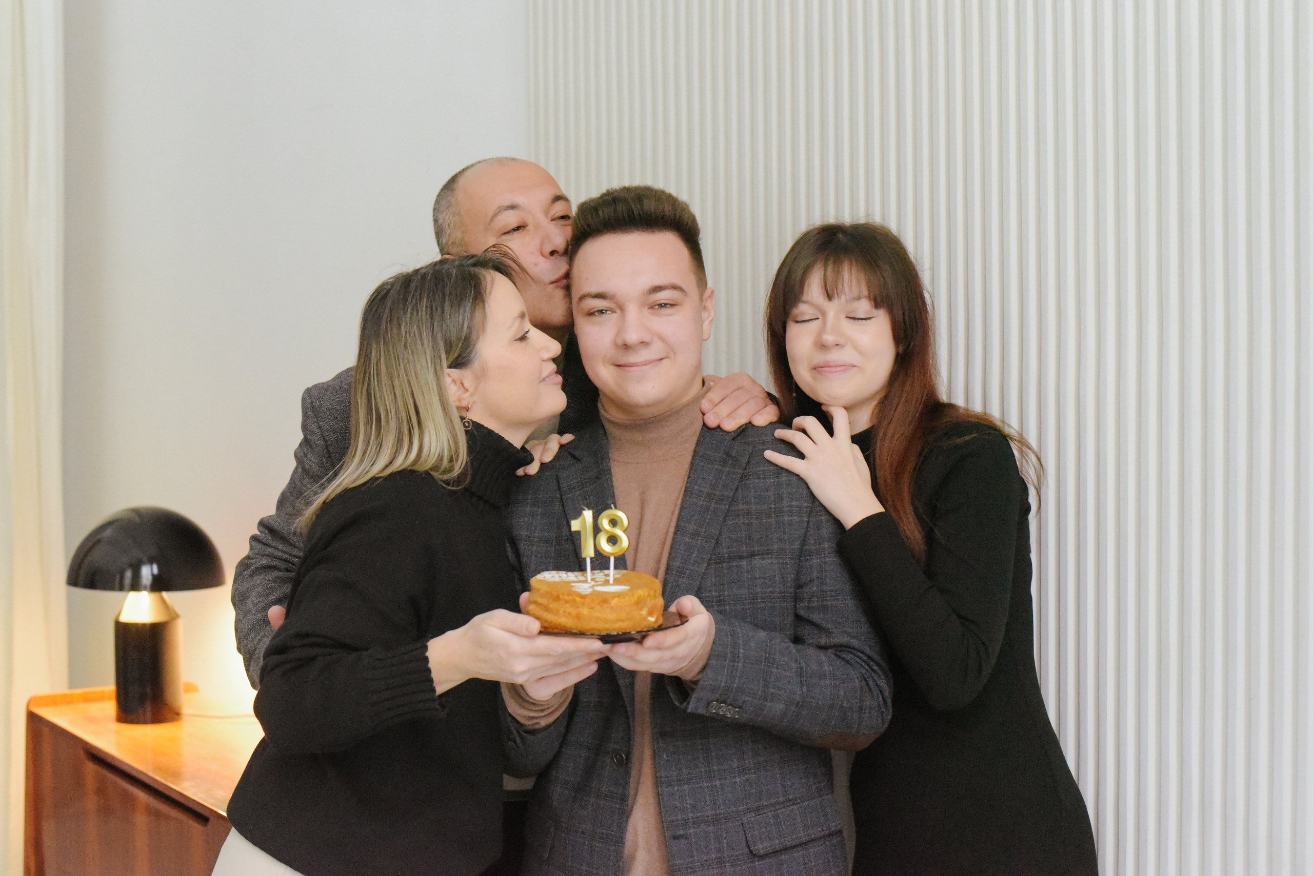 Молодые родители и взрослые дети. Фотограф Лола Волна, город Москва