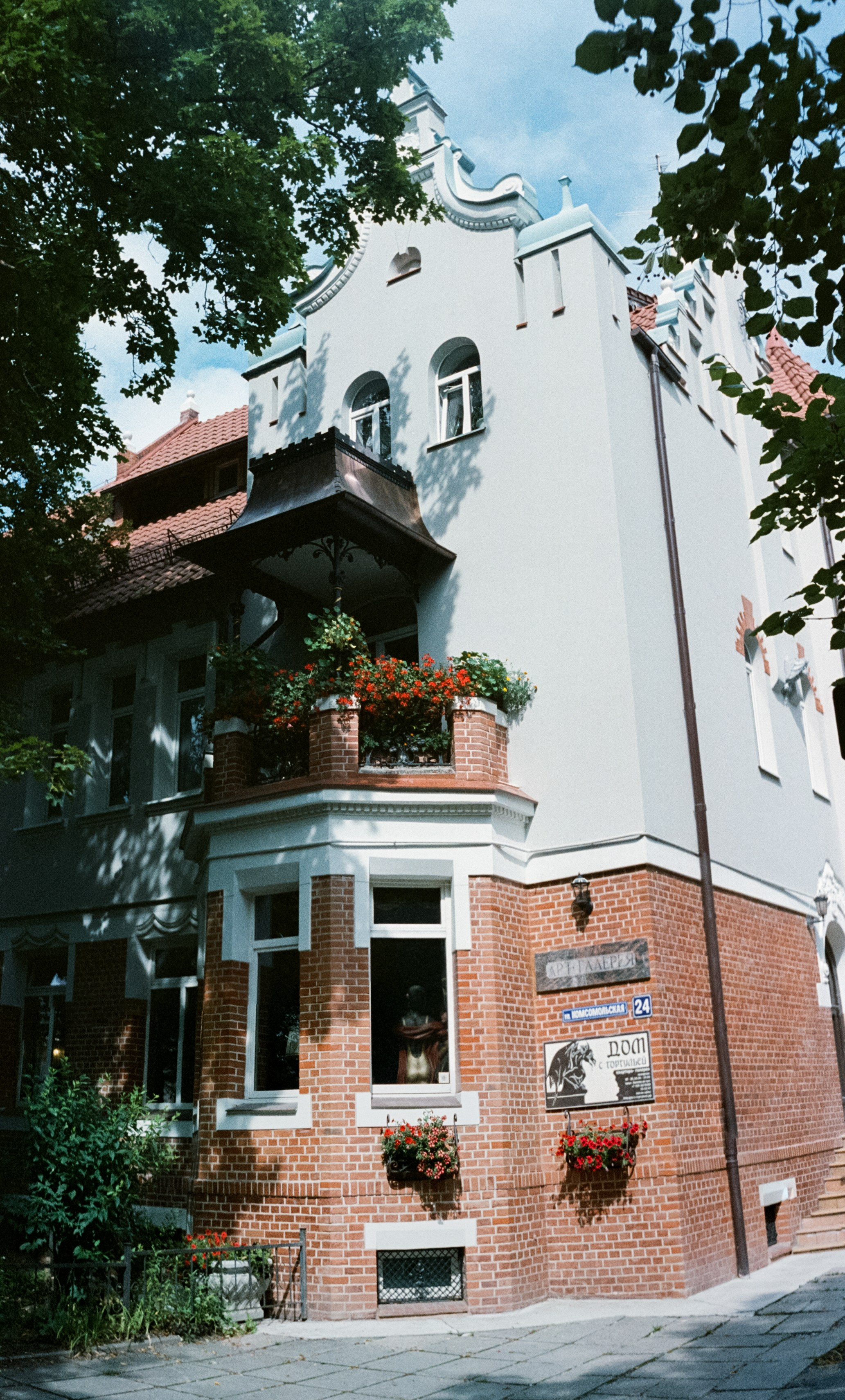 11 июля Светлогорск улочки / Minox 35 GT (2) / Kodak Portra 400 VC @ISO 100