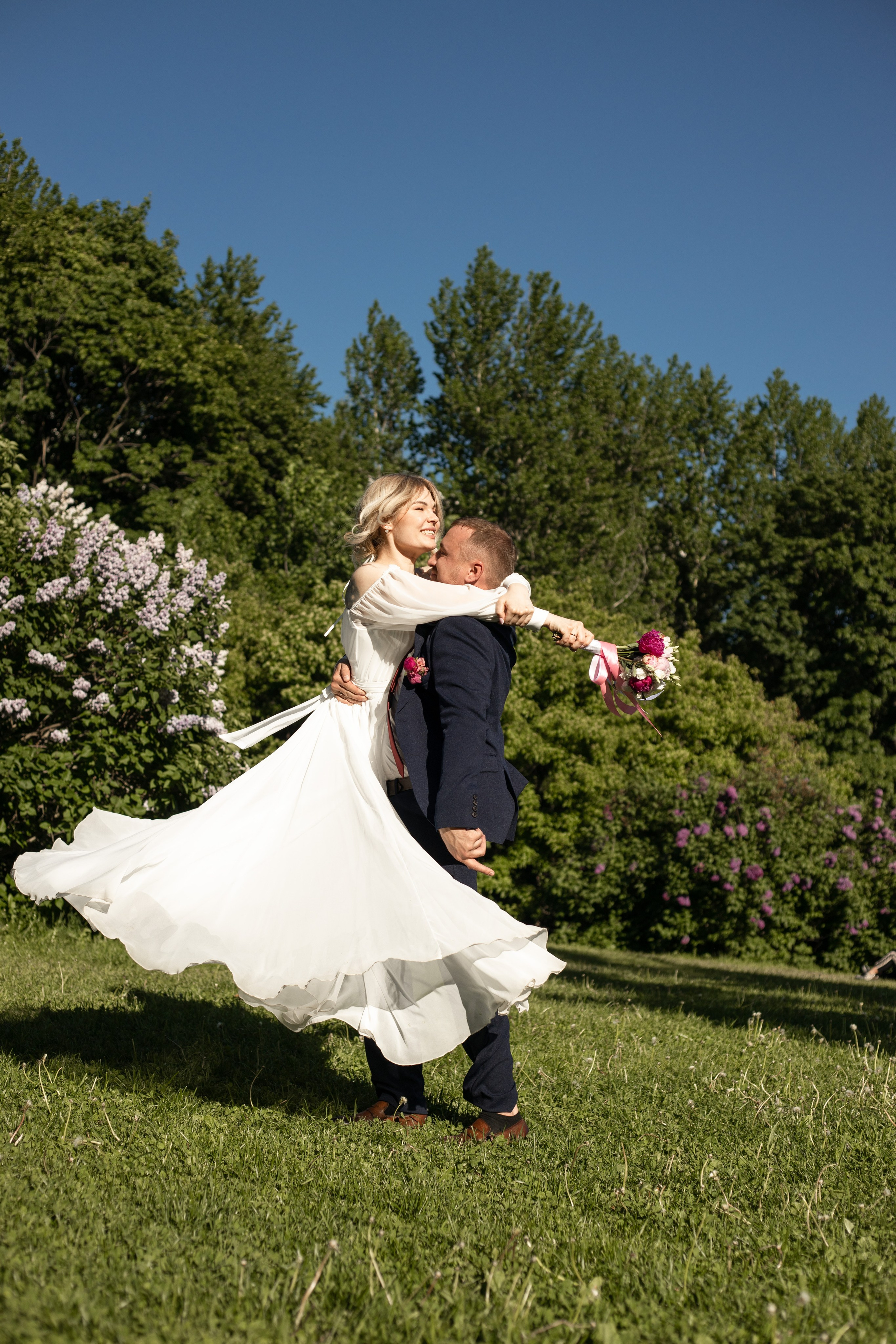 Свадебная фотосессия в Сиреневом парке. Фотограф в Железнодорожном и Балашихе