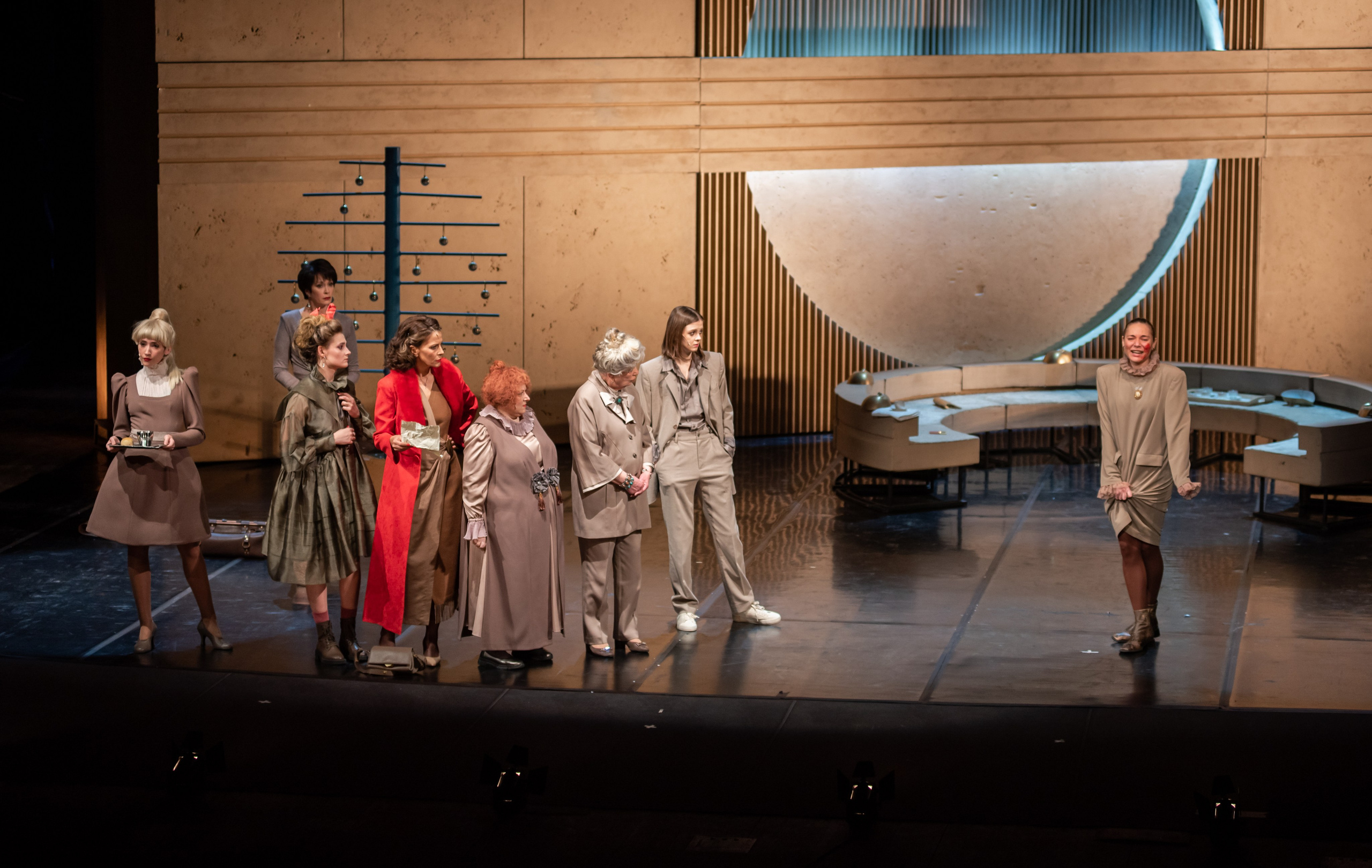 8 любящих женщин | Театр им. Моссовета