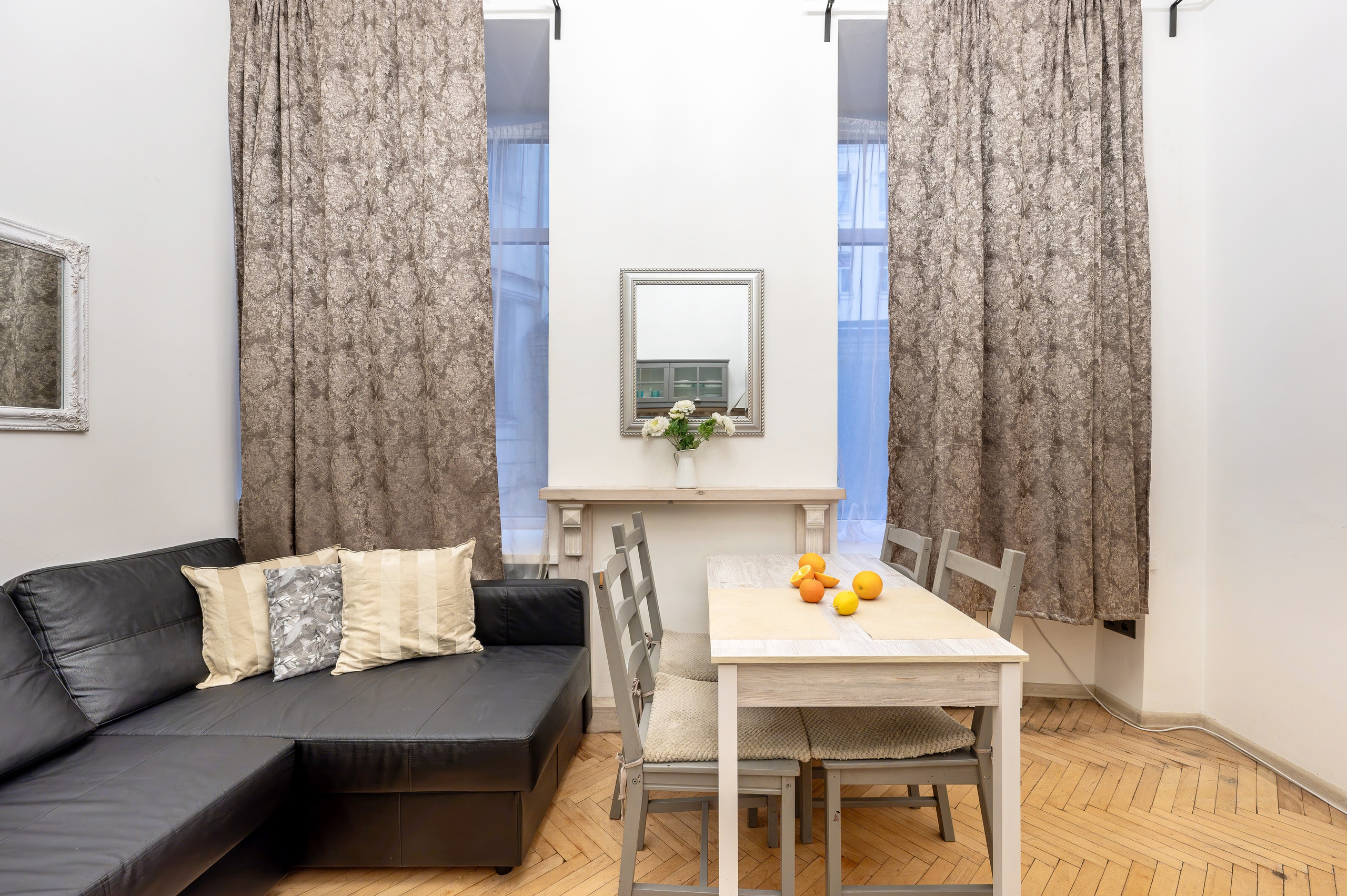 Квартира под аренду Невский 45. Интерьерный фотограф. Фото- видеосъемка недвижимости Санкт-Петербург