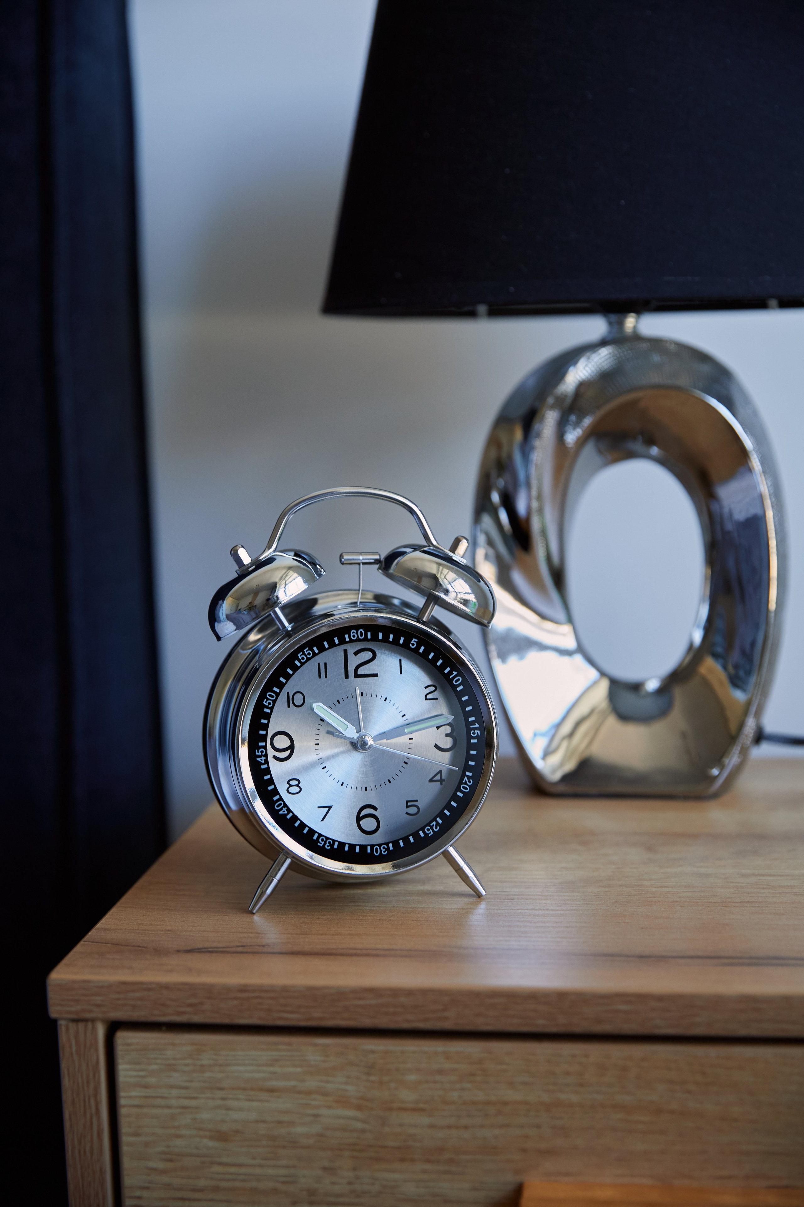 Будильники. Фотограф