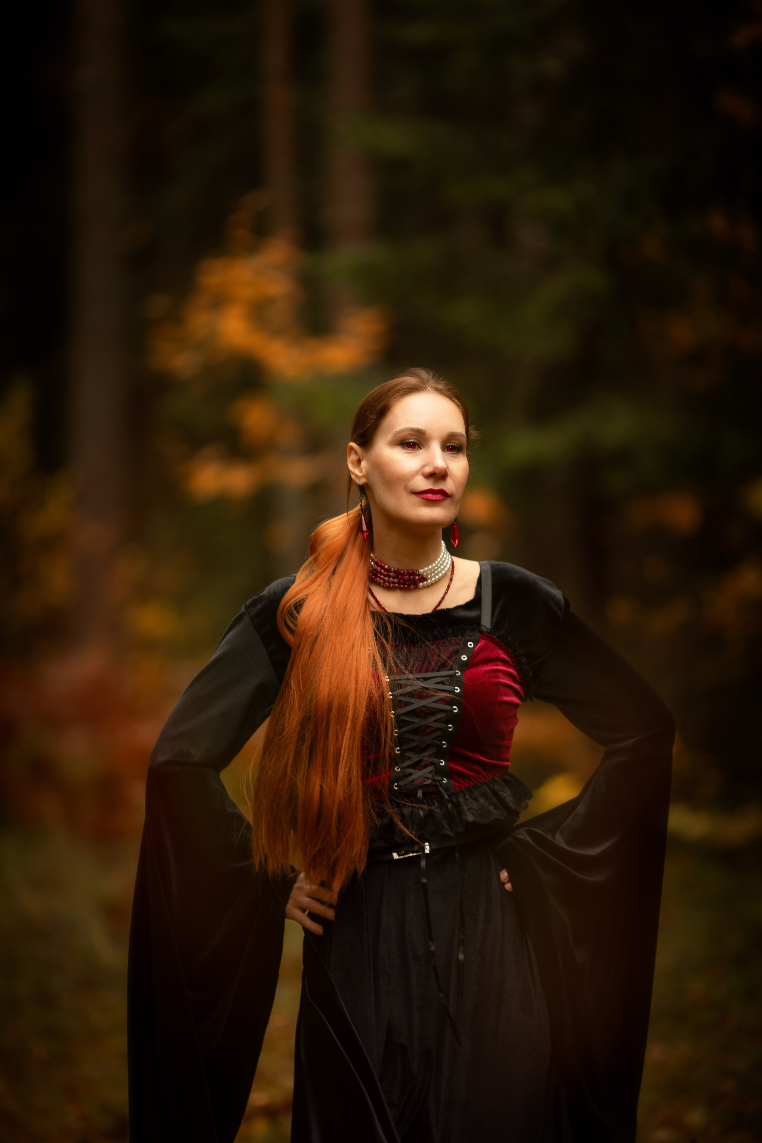 Фотопроект «Вампиры» — тёмная эстетика, осень и красный свет. Фотограф Анна Грошикова — авторская съёмка на рассвете и закате в Москве, Мытищах, Солнечногорске и Московской области