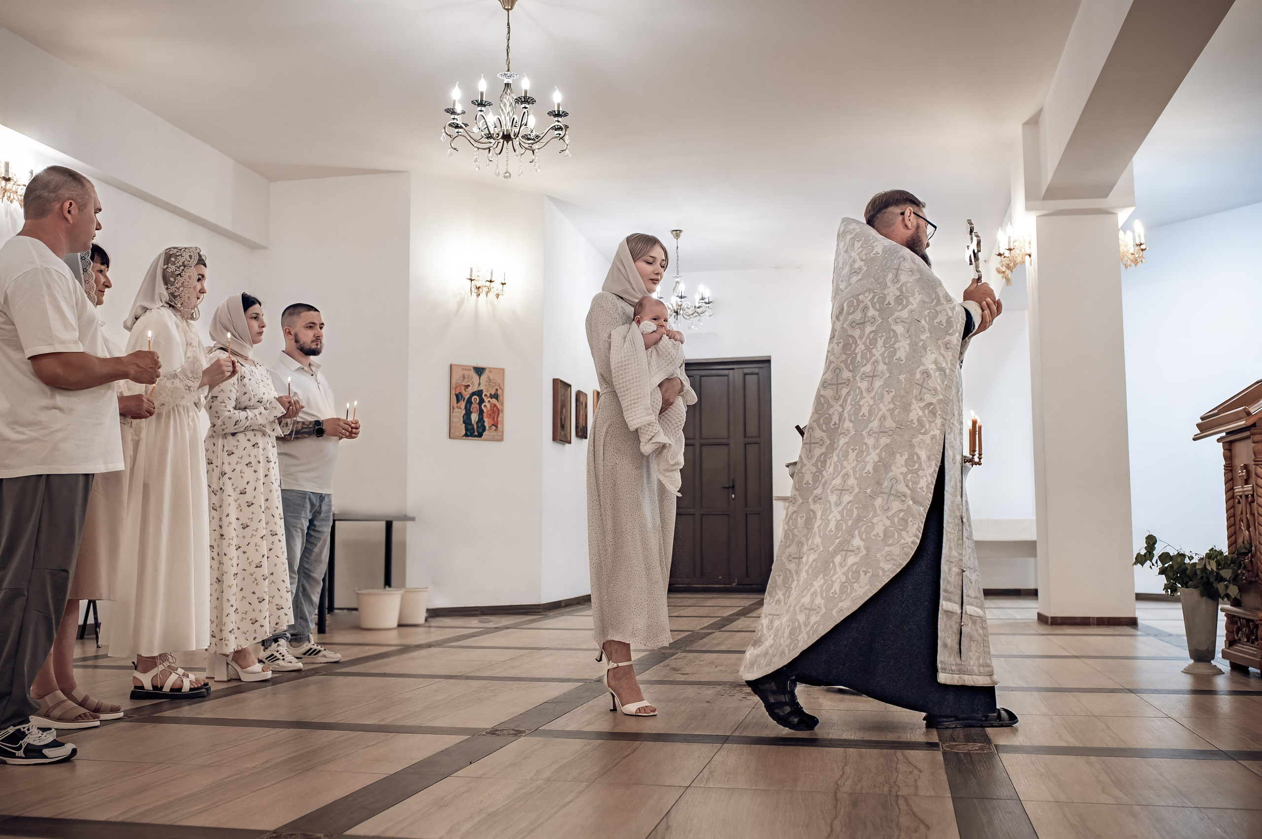 Крещение Василисы в храме исповедников и новомучеников Российских. Фотографы крещения/венчания  Красноярск Татьяна и Вячеслав Переваловы